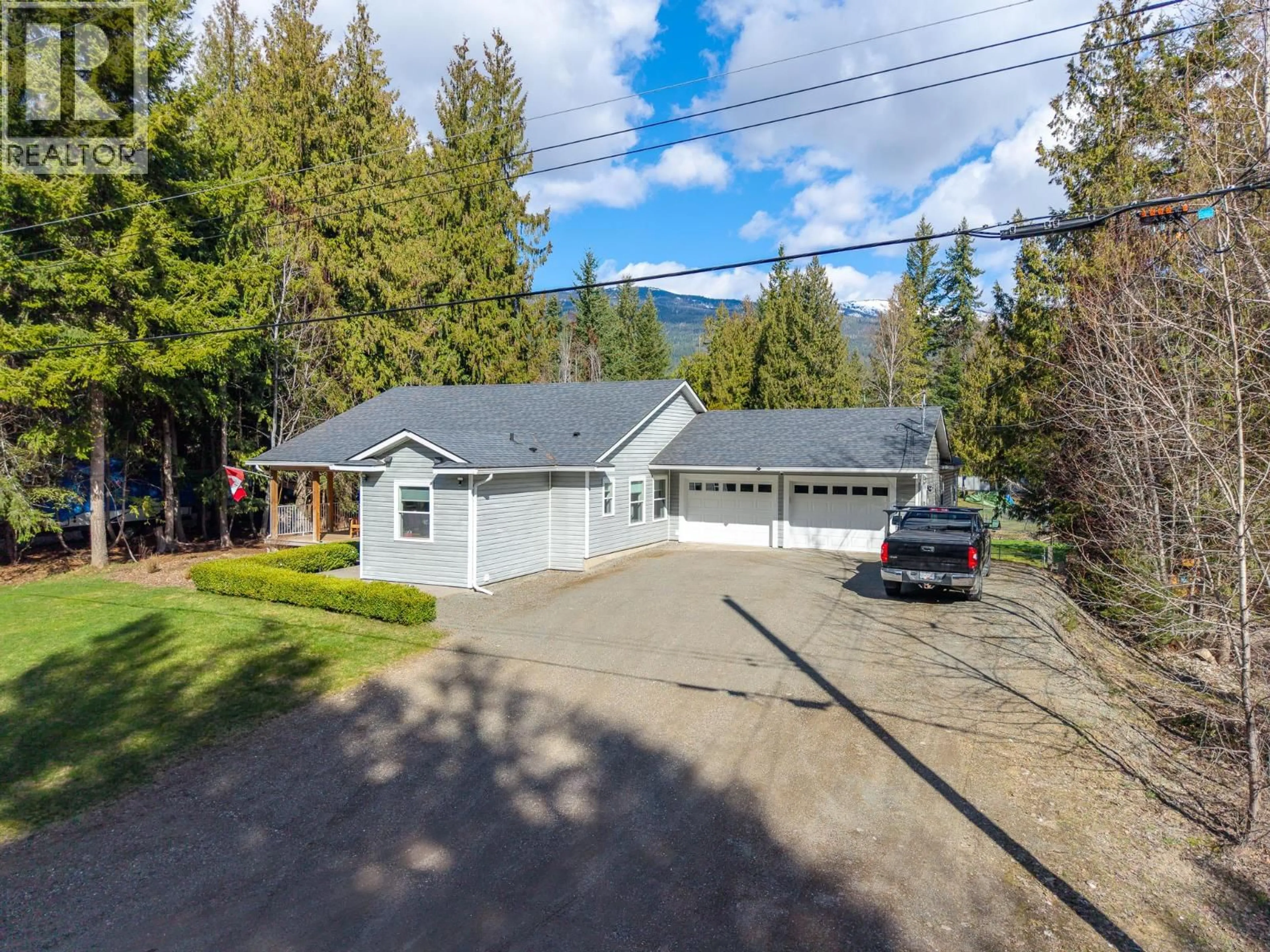 A pic from outside/outdoor area/front of a property/back of a property/a pic from drone, unknown for 2399 HILLEN CRESCENT, Magna Bay British Columbia V0E1M7