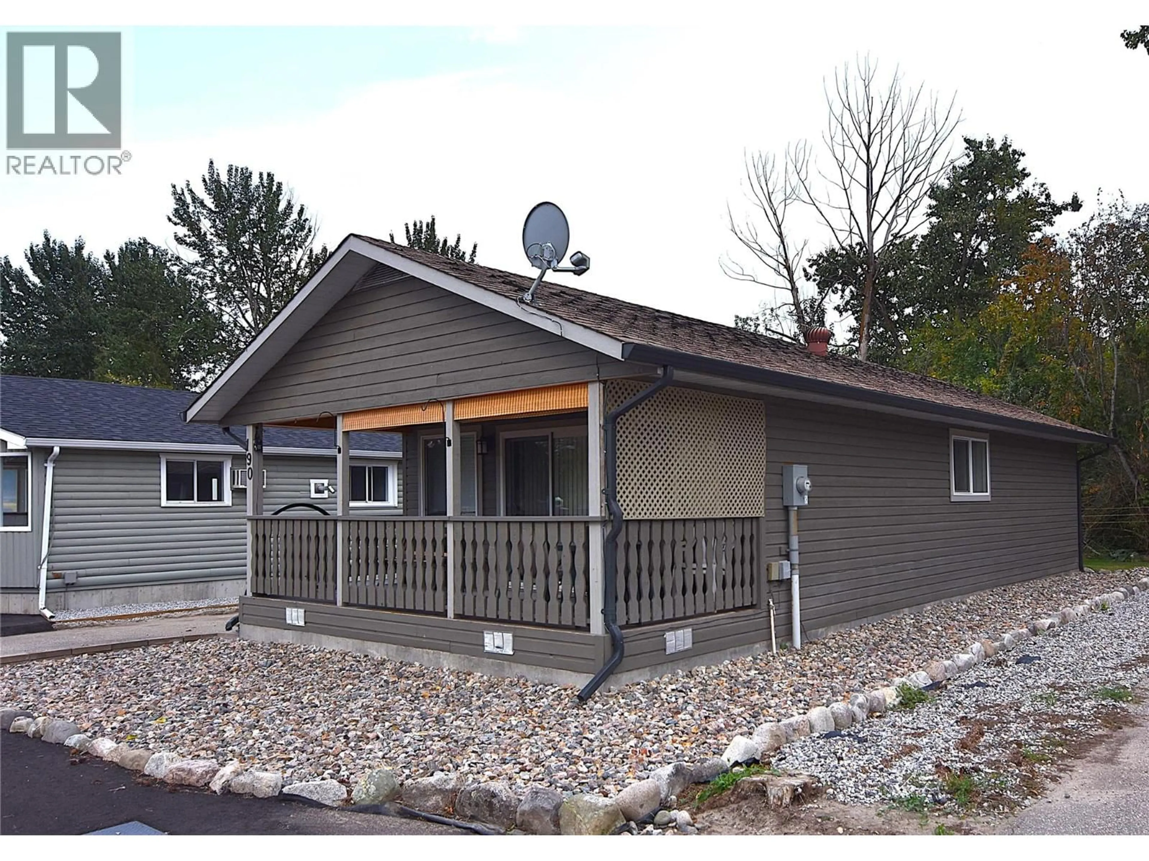 Home with vinyl exterior material, building for 190 FALCON AVENUE, Vernon British Columbia V1H2A1