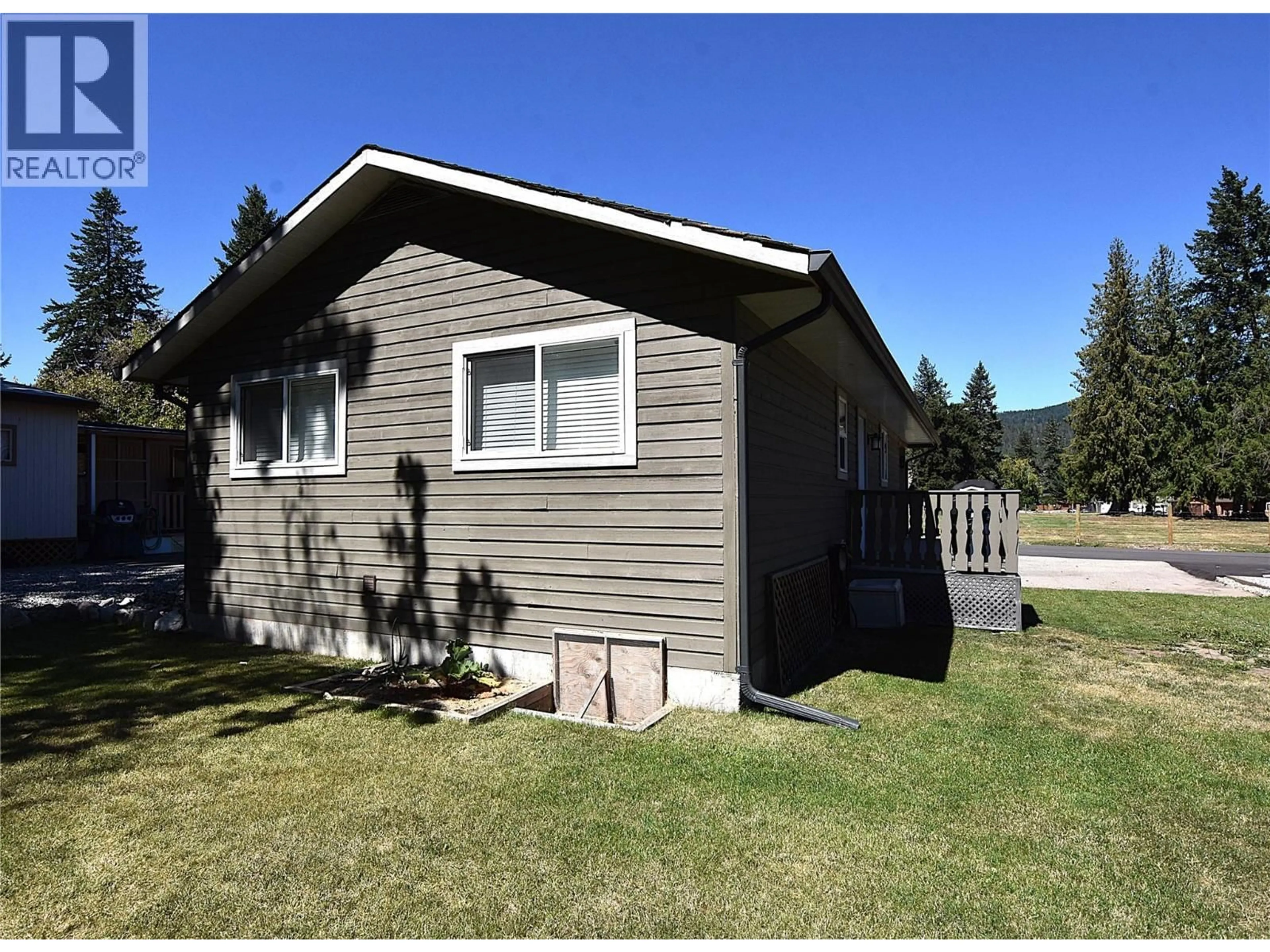 Home with vinyl exterior material, street for 190 FALCON AVENUE, Vernon British Columbia V1H2A1