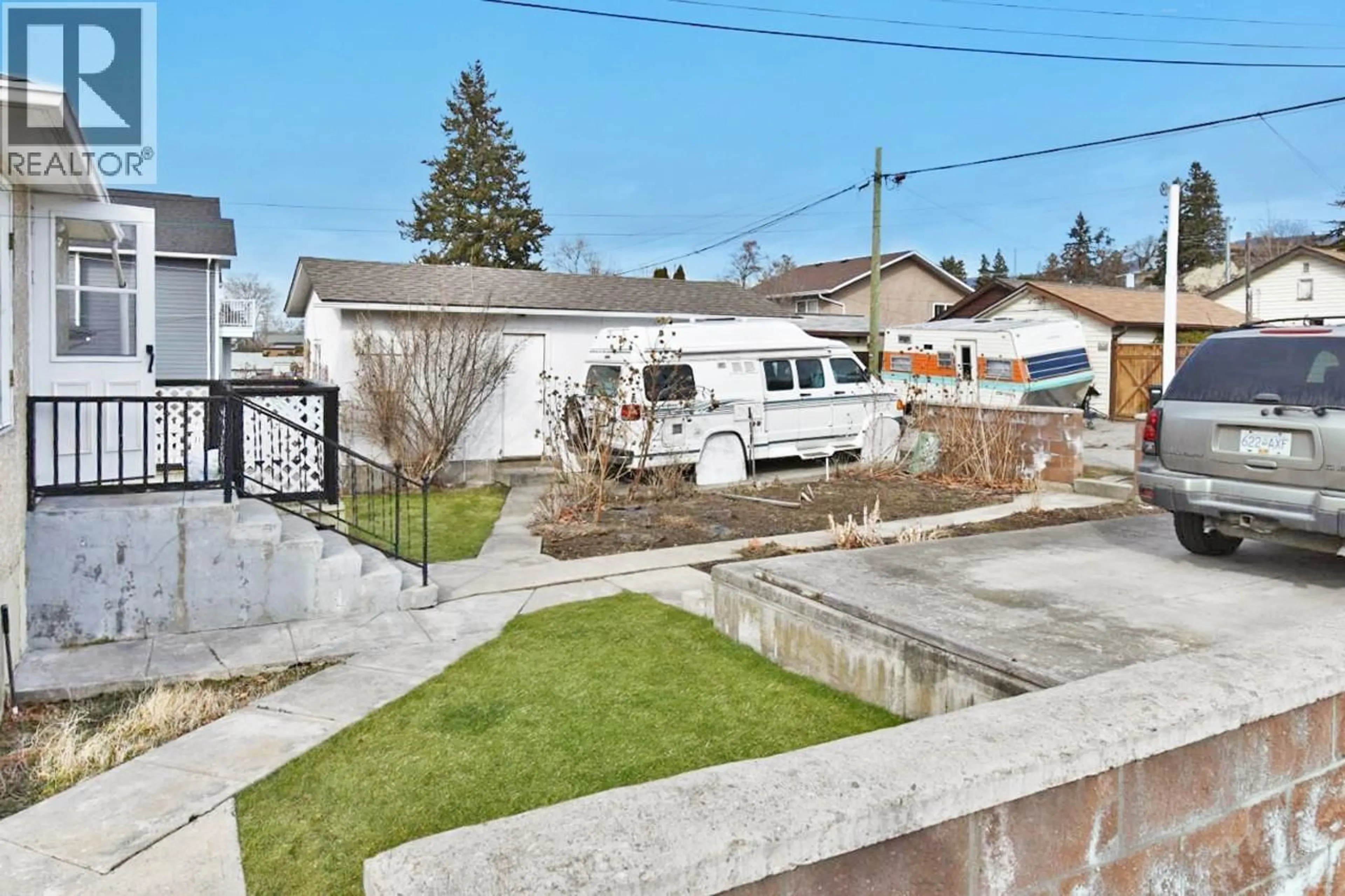 A pic from outside/outdoor area/front of a property/back of a property/a pic from drone, street for 498 BRAID STREET, Penticton British Columbia V2A4Y2
