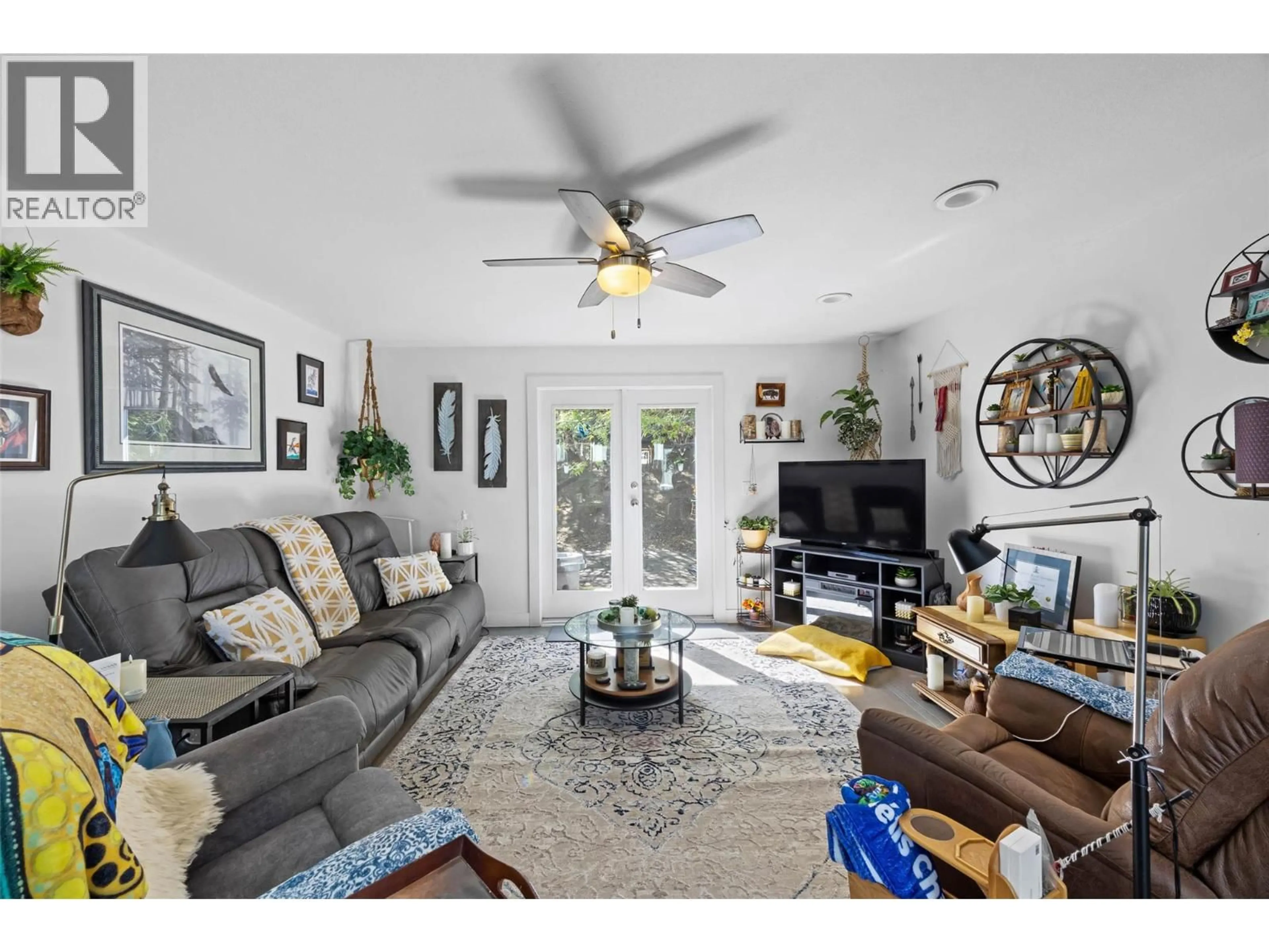 Living room with furniture, unknown for 707 CHAPARRAL PLACE, Kamloops British Columbia V2C5Y3