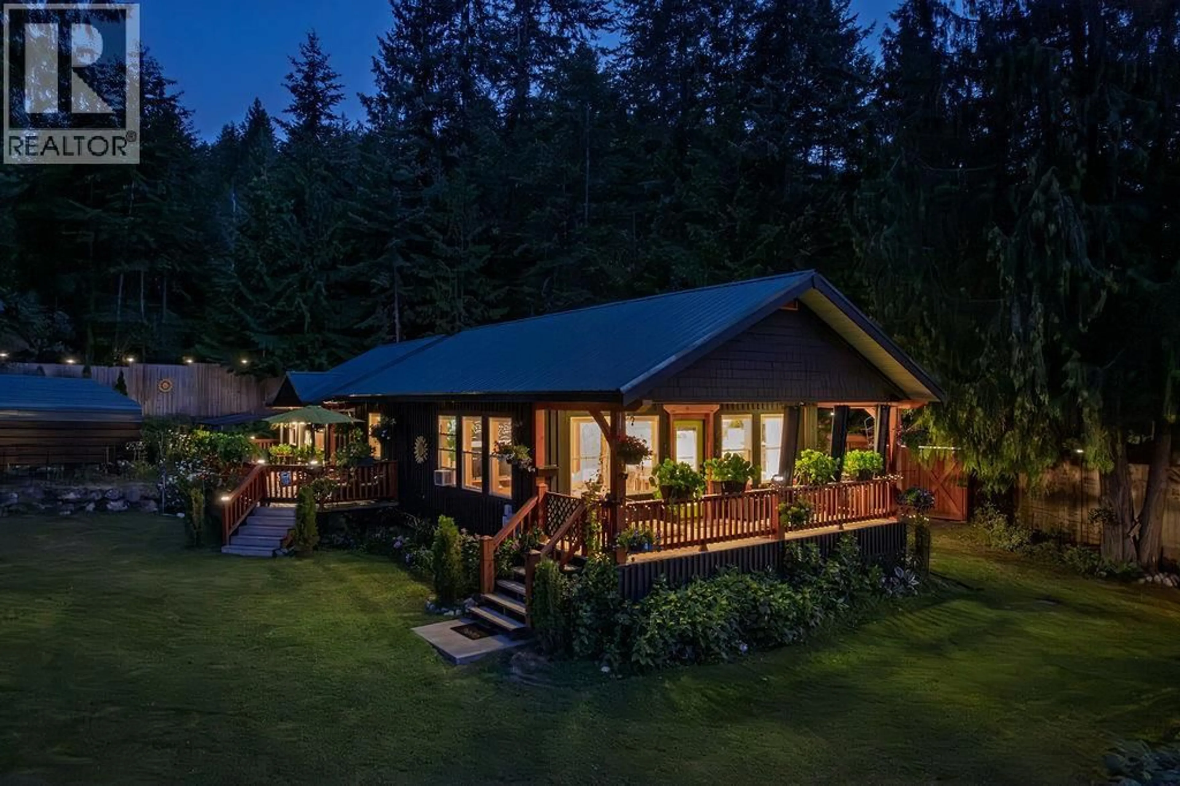 Patio, unknown for 790 & 794 LEWIS ROAD, Harrop British Columbia V1L6P7