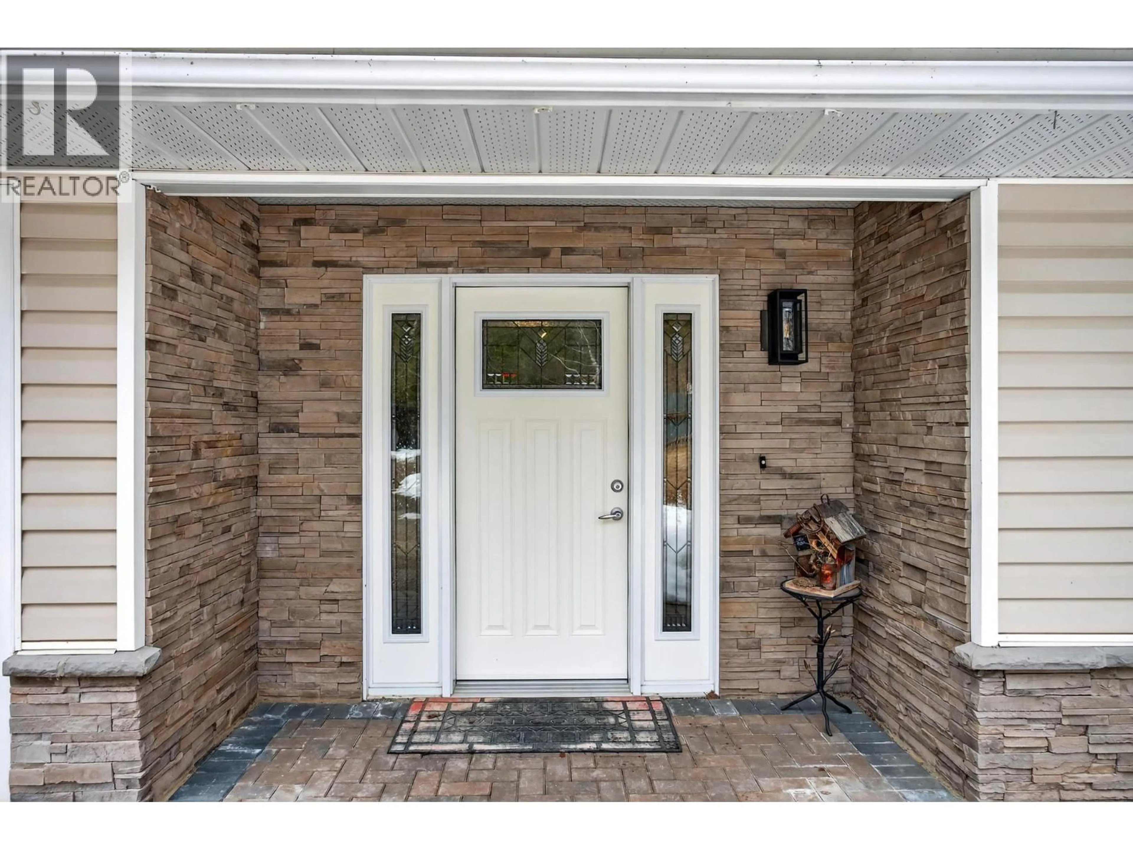 Indoor entryway for 656 LAFONTAINE ROAD EAST, Golden British Columbia V0A1H3