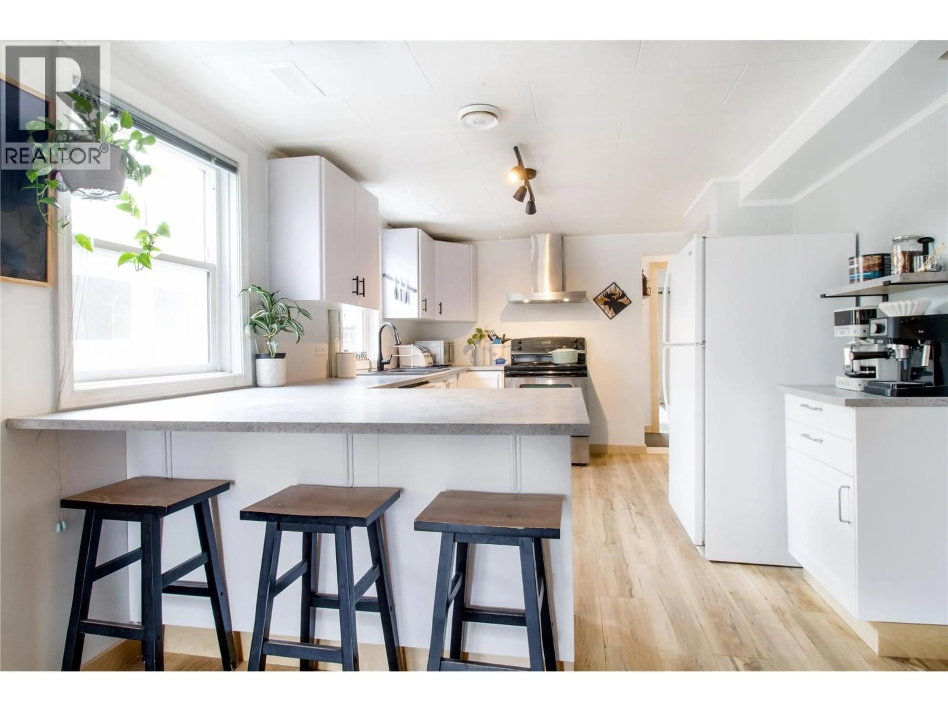 Open concept kitchen, wood/laminate floor for 509 EIGHTH STREET EAST, Revelstoke British Columbia V0E2S0