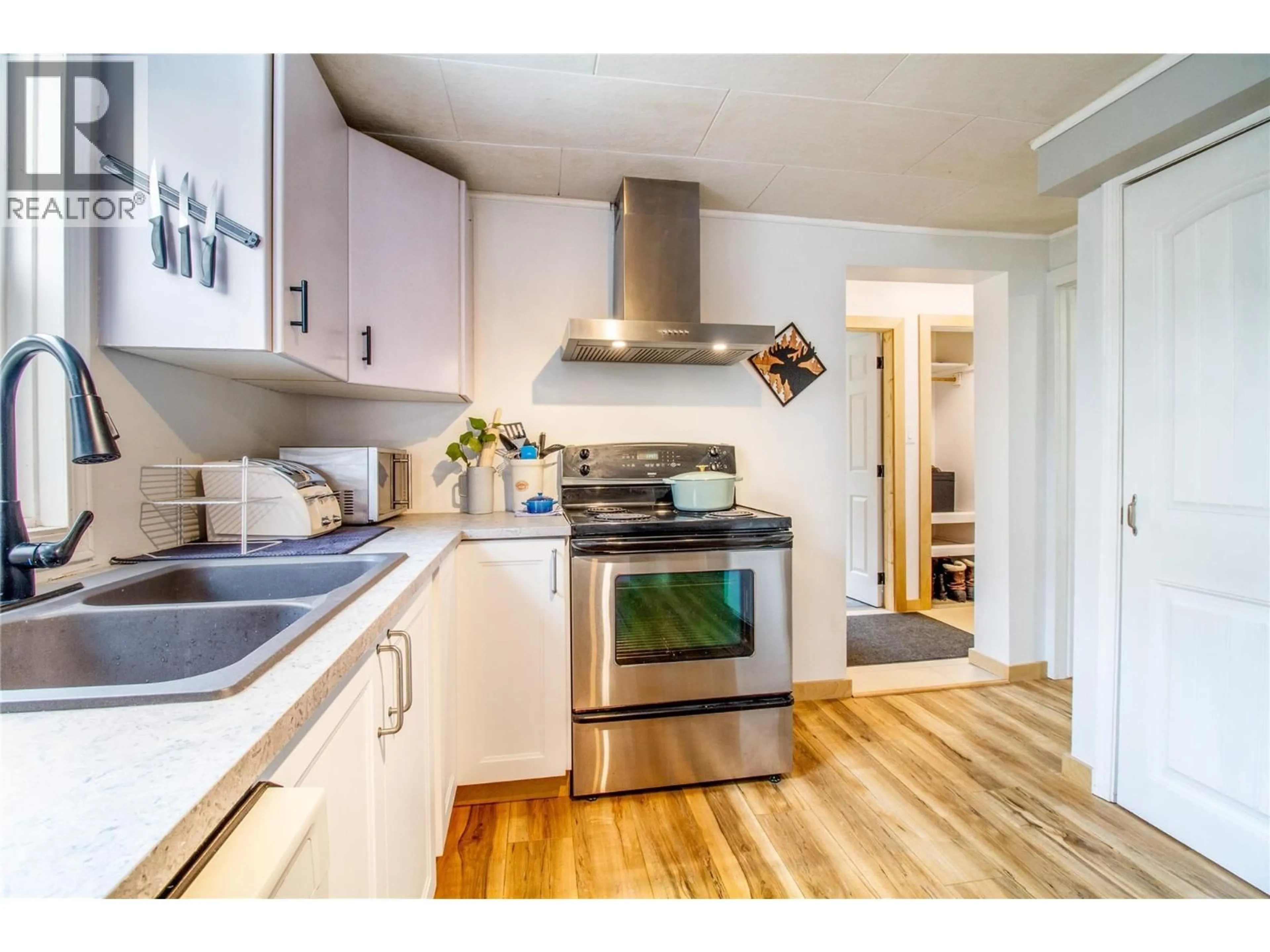 Open concept kitchen, wood/laminate floor for 509 EIGHTH STREET EAST, Revelstoke British Columbia V0E2S0