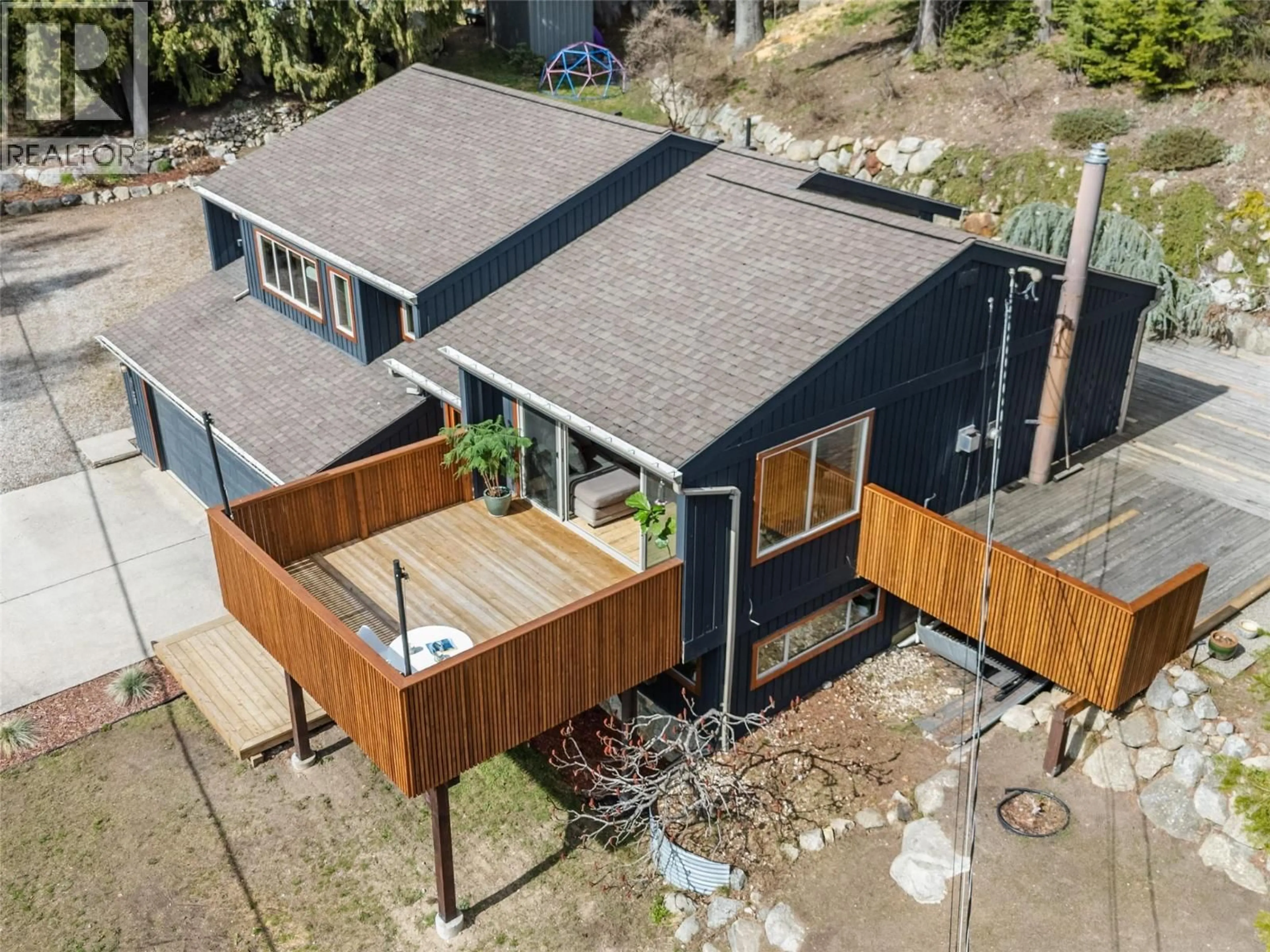 A pic from outside/outdoor area/front of a property/back of a property/a pic from drone, street for 4139 GRANGER ROAD, Nelson British Columbia V1L6T1