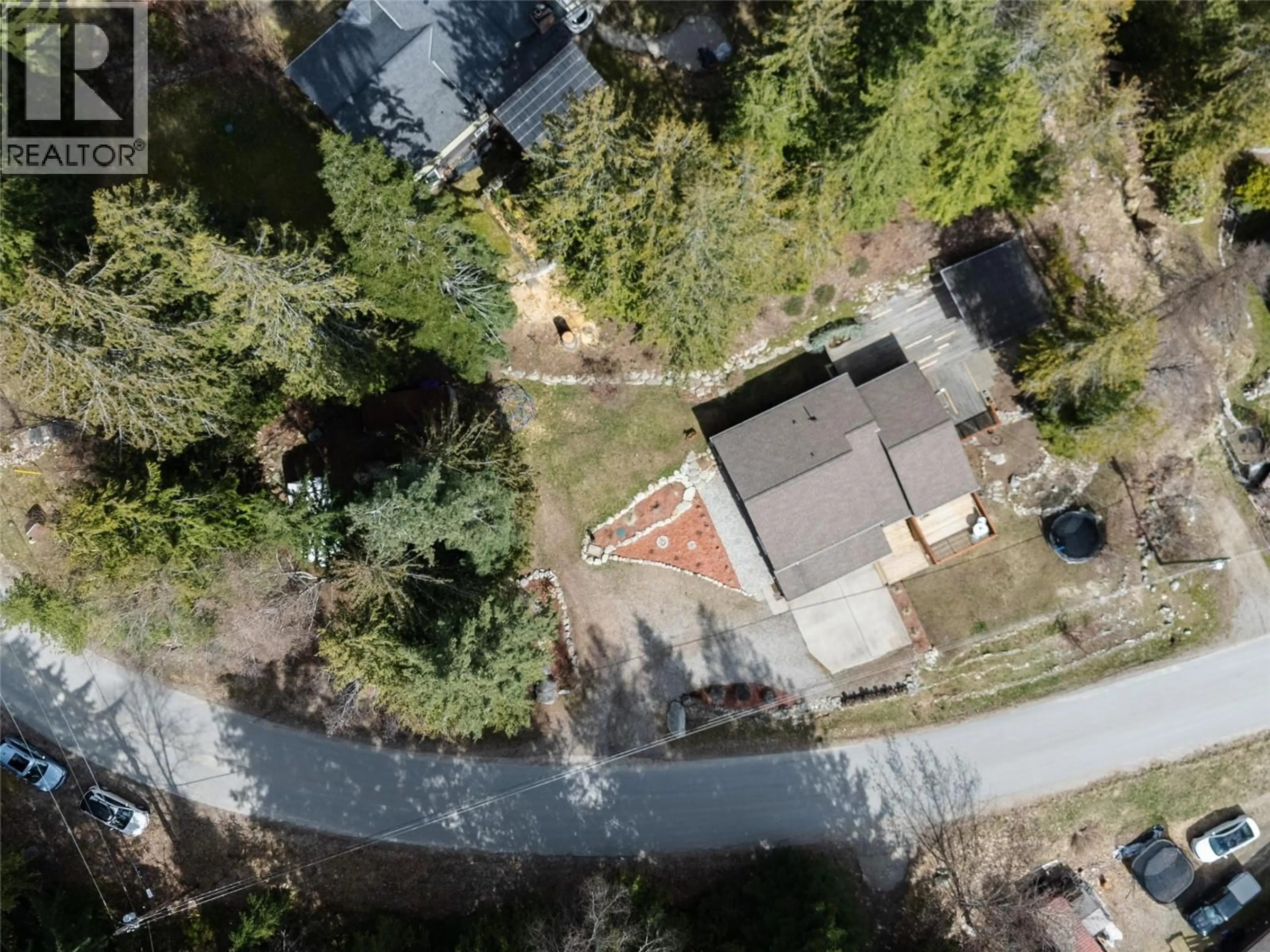 A pic from outside/outdoor area/front of a property/back of a property/a pic from drone, street for 4139 GRANGER ROAD, Nelson British Columbia V1L6T1