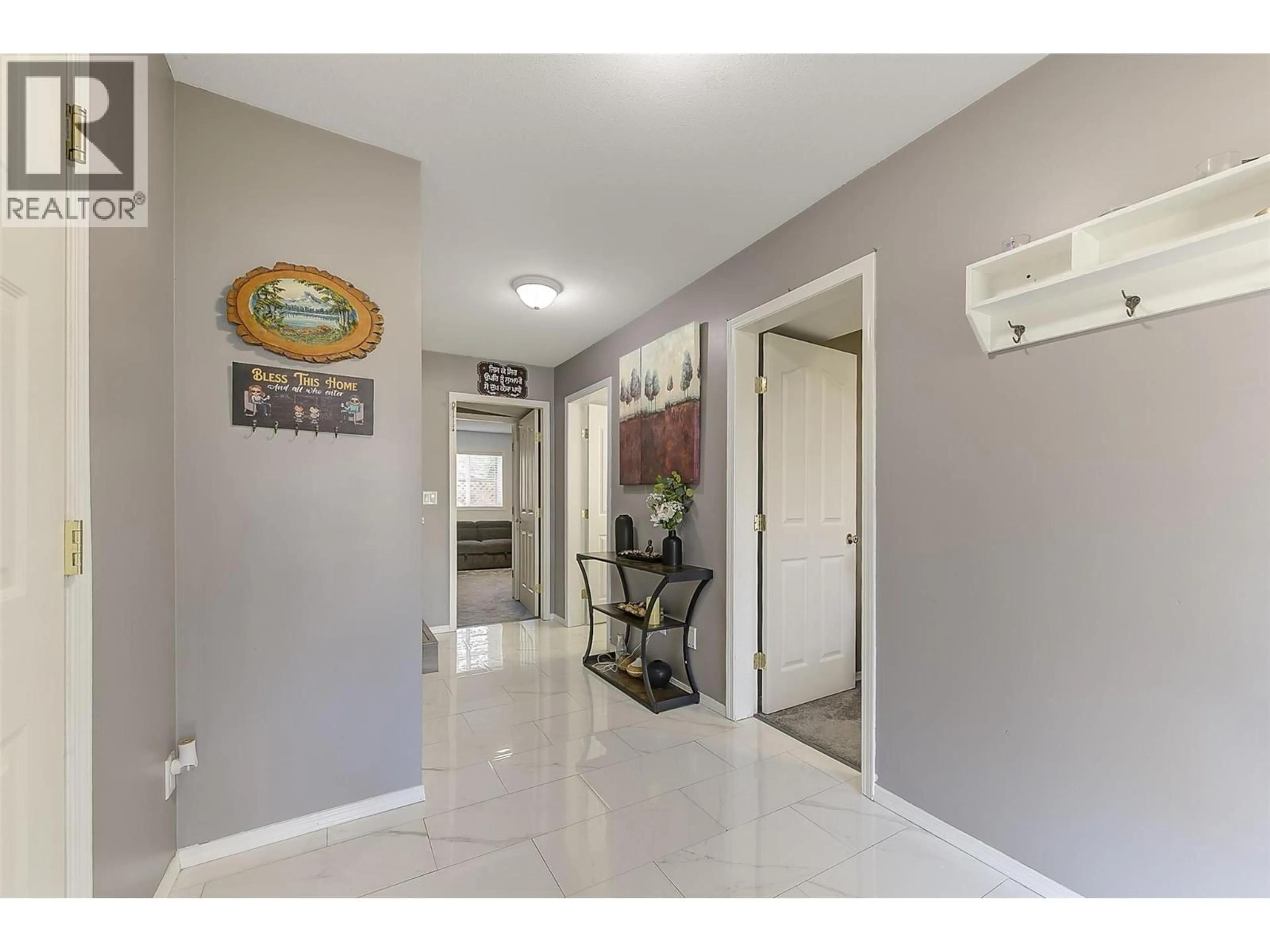 Indoor entryway for 511 MILTON ROAD, Kelowna British Columbia V1X6H7