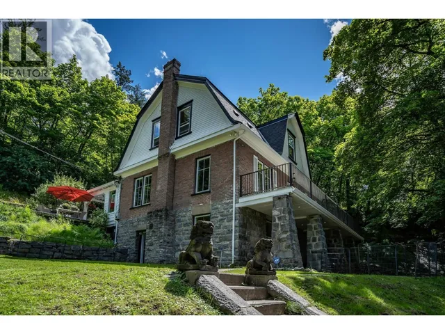 519 CEDAR STREET, Nelson 2