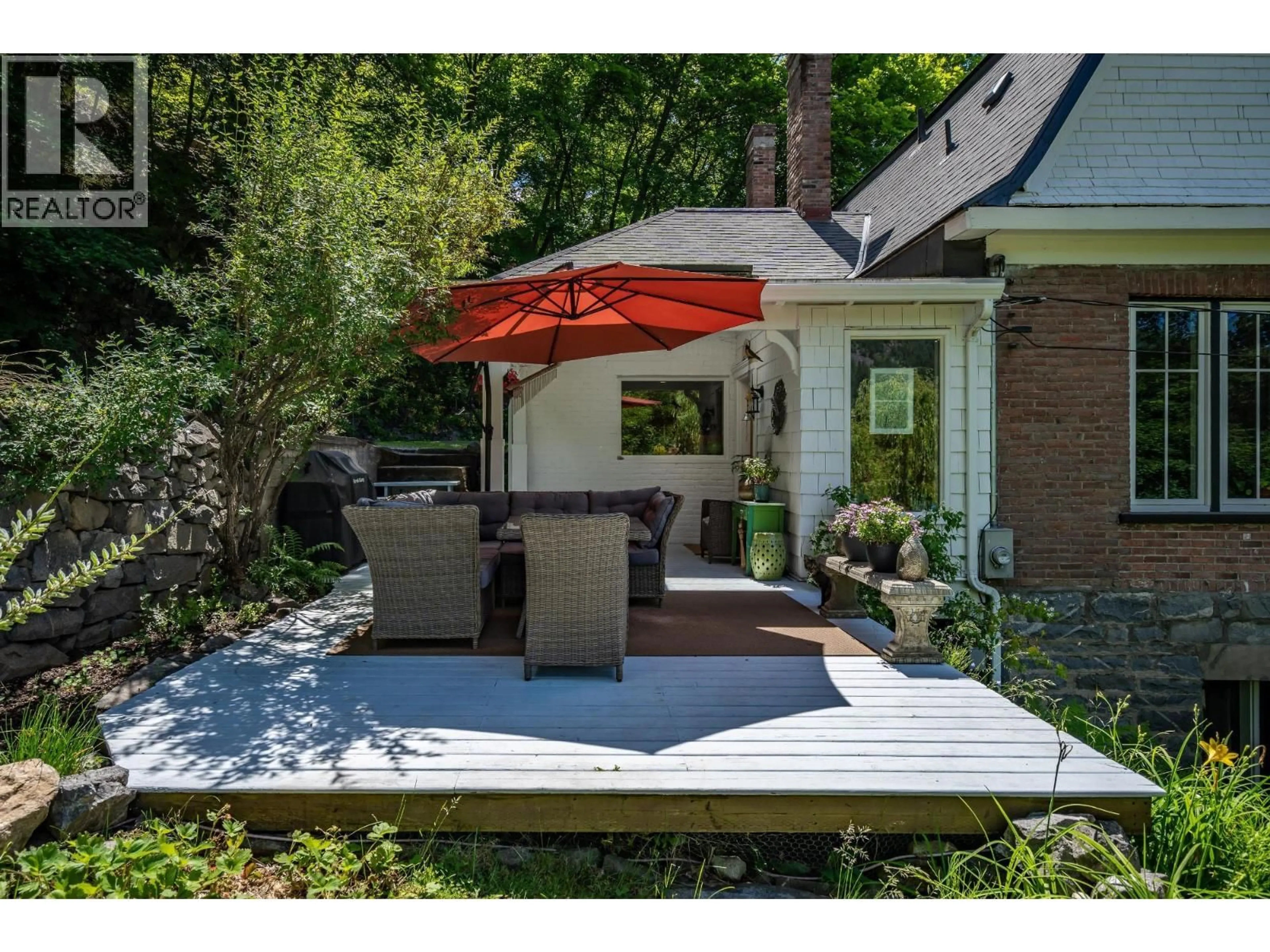 Patio, street for 519 CEDAR STREET, Nelson British Columbia V1L2C2
