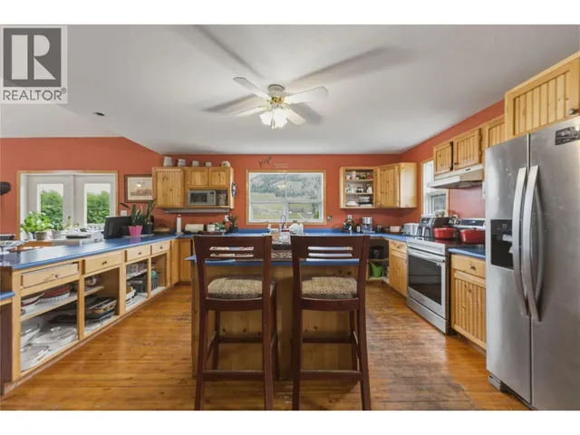 4864 SOUTH GRANDVIEW FLATS ROAD, Spallumcheen 3