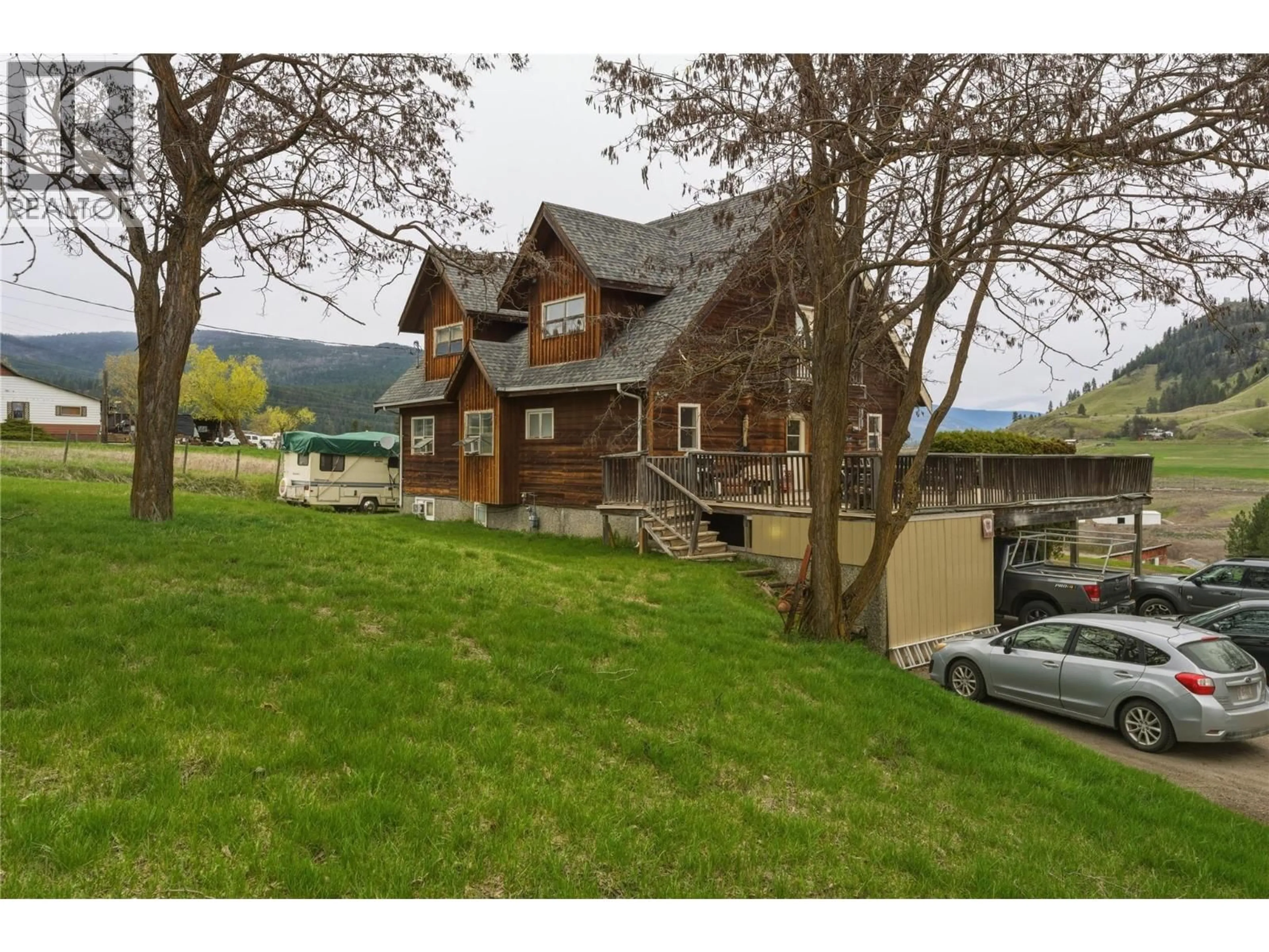 A pic from outside/outdoor area/front of a property/back of a property/a pic from drone, unknown for 4864 SOUTH GRANDVIEW FLATS ROAD, Spallumcheen British Columbia V4Y0P5