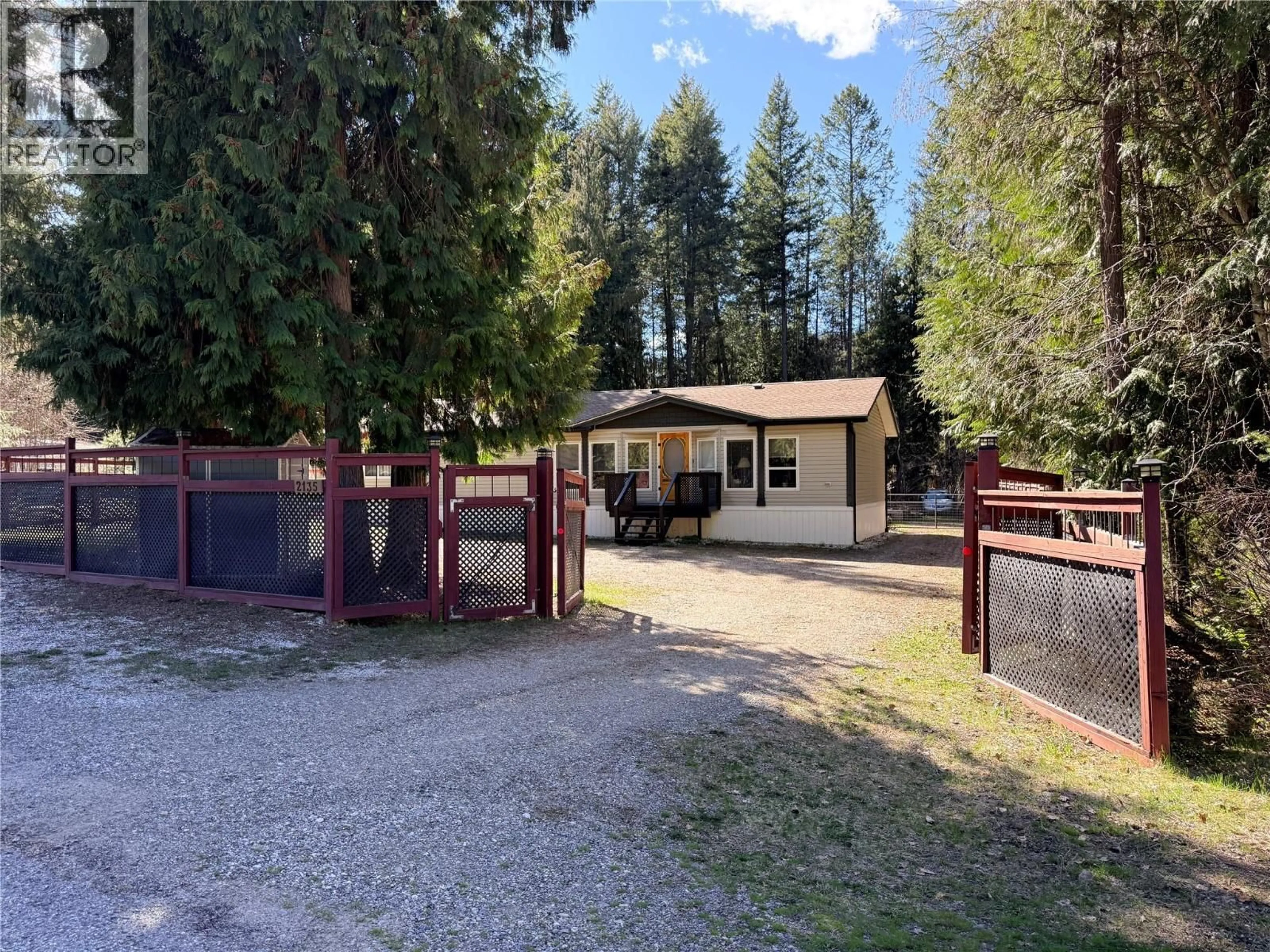 A pic from outside/outdoor area/front of a property/back of a property/a pic from drone, unknown for 2135 HUNTER FRONTAGE ROAD, Christina Lake British Columbia V0H1E2