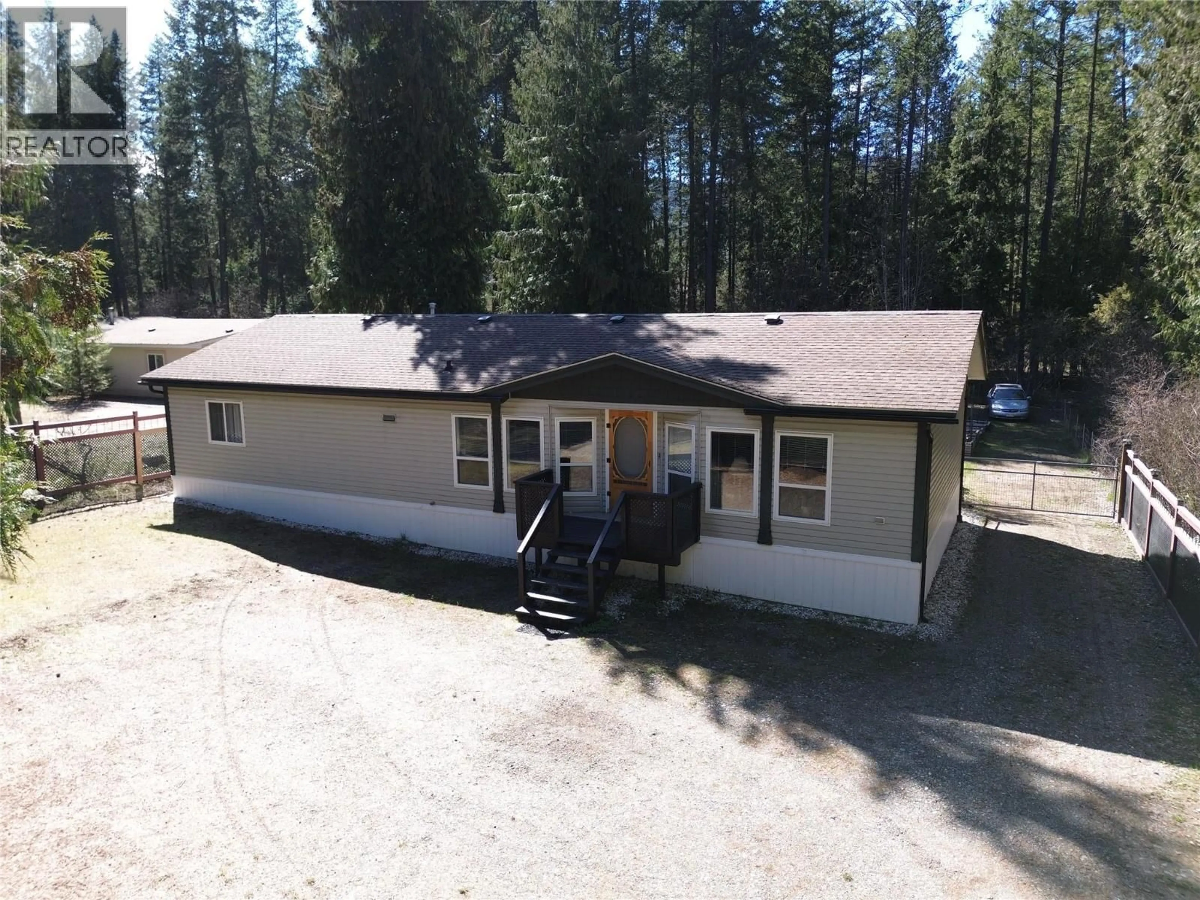 A pic from outside/outdoor area/front of a property/back of a property/a pic from drone, unknown for 2135 HUNTER FRONTAGE ROAD, Christina Lake British Columbia V0H1E2