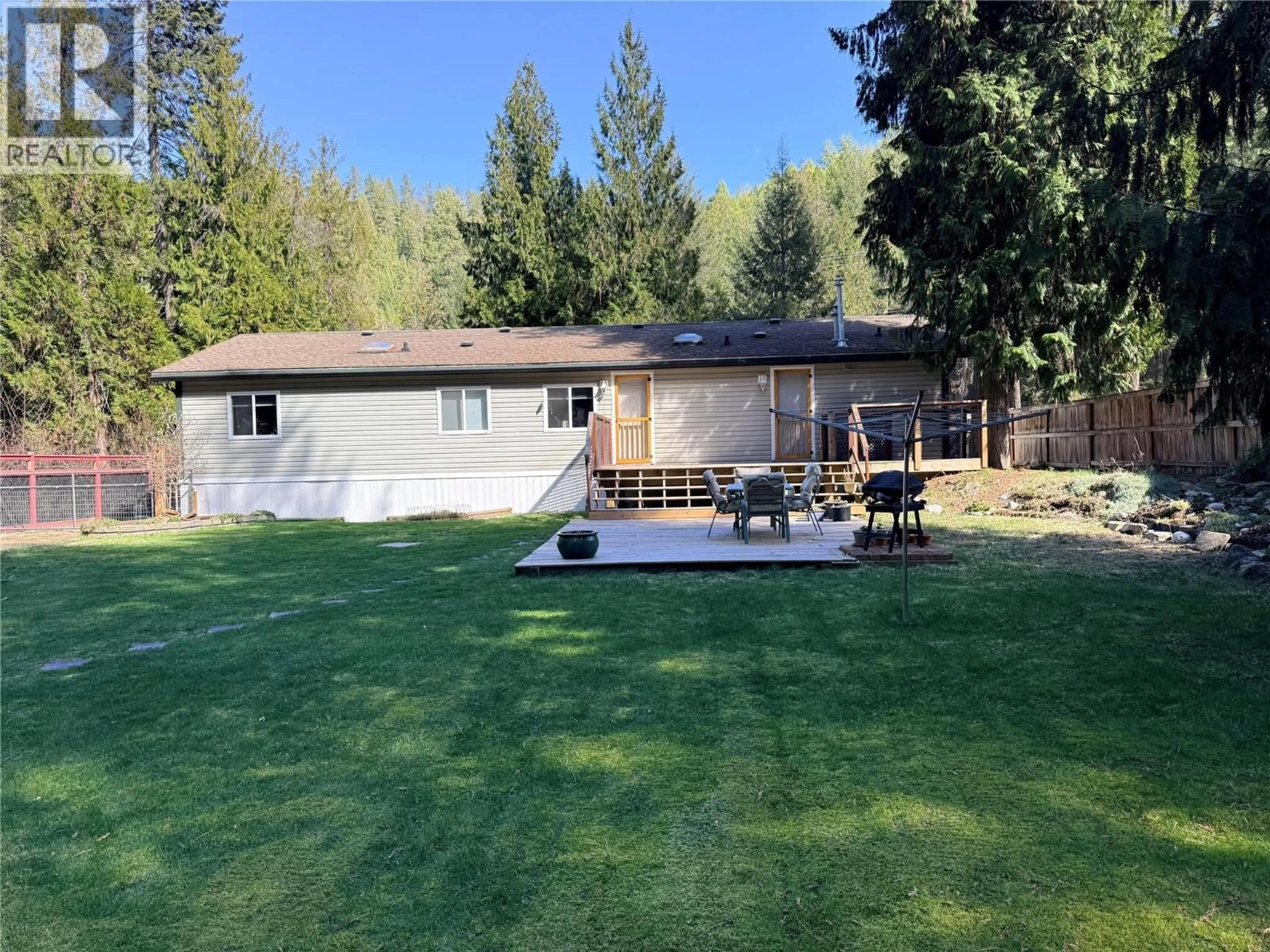 A pic from outside/outdoor area/front of a property/back of a property/a pic from drone, unknown for 2135 HUNTER FRONTAGE ROAD, Christina Lake British Columbia V0H1E2