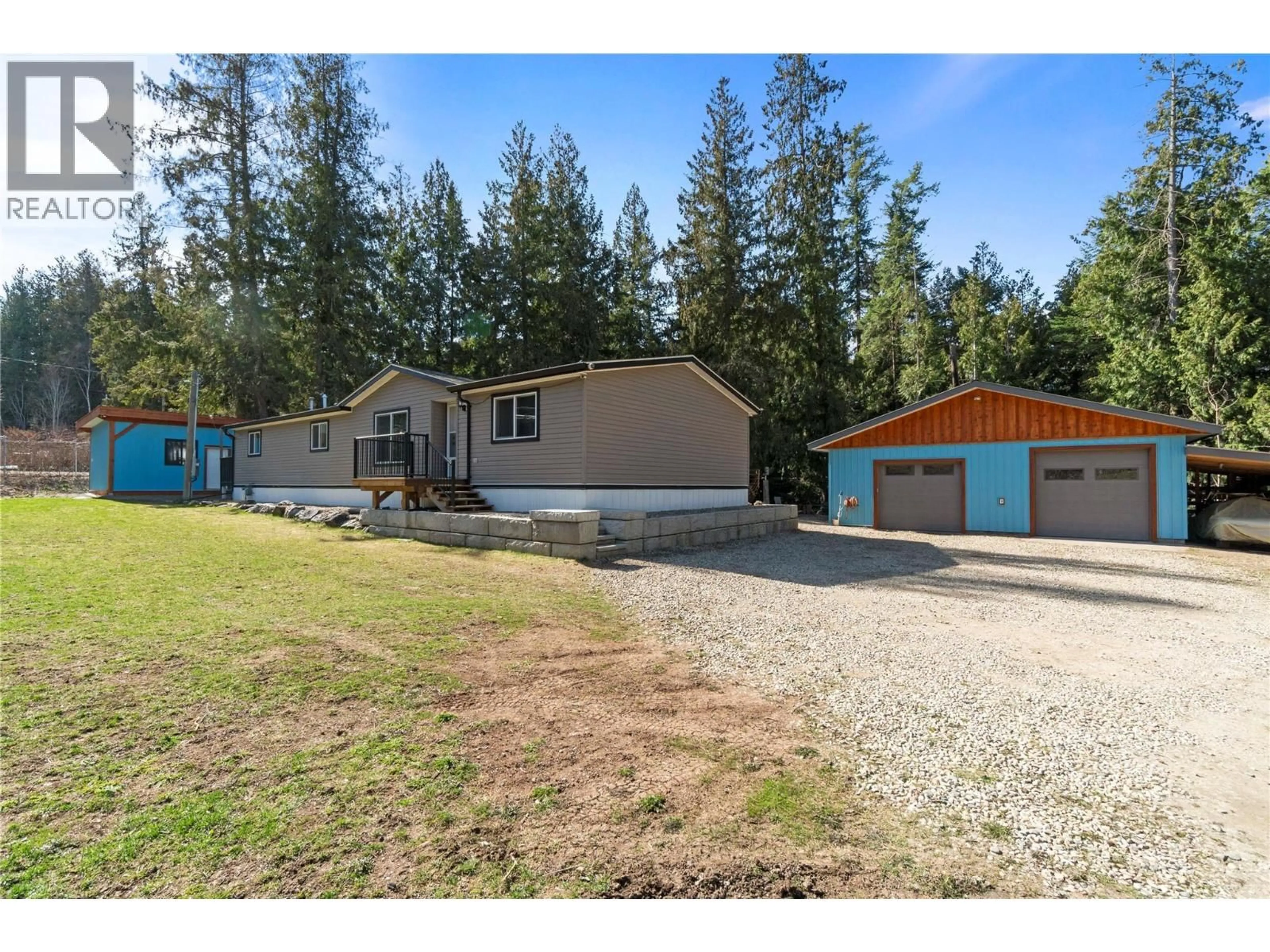A pic from outside/outdoor area/front of a property/back of a property/a pic from drone, street for 1284 NOTCH HILL ROAD, Sorrento British Columbia V0E2W1