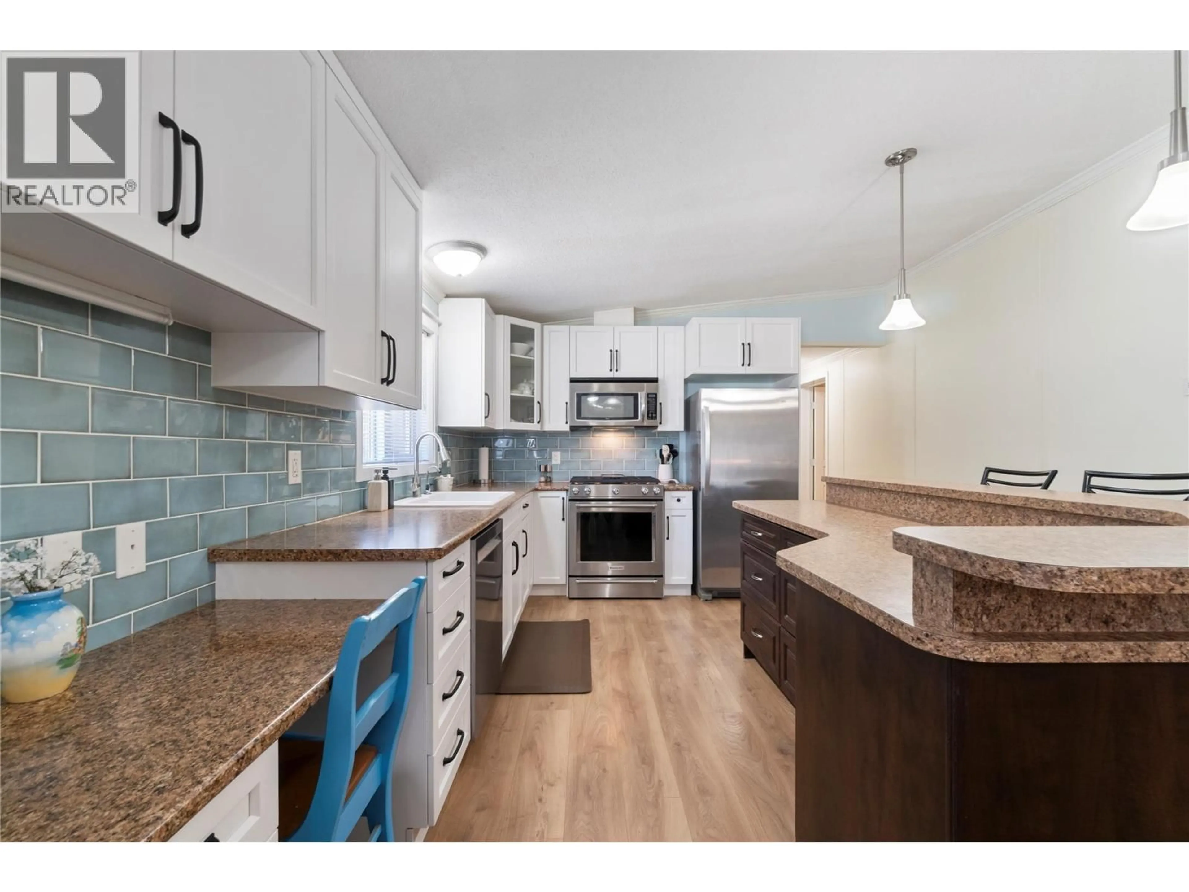 Open concept kitchen, unknown for 1284 NOTCH HILL ROAD, Sorrento British Columbia V0E2W1