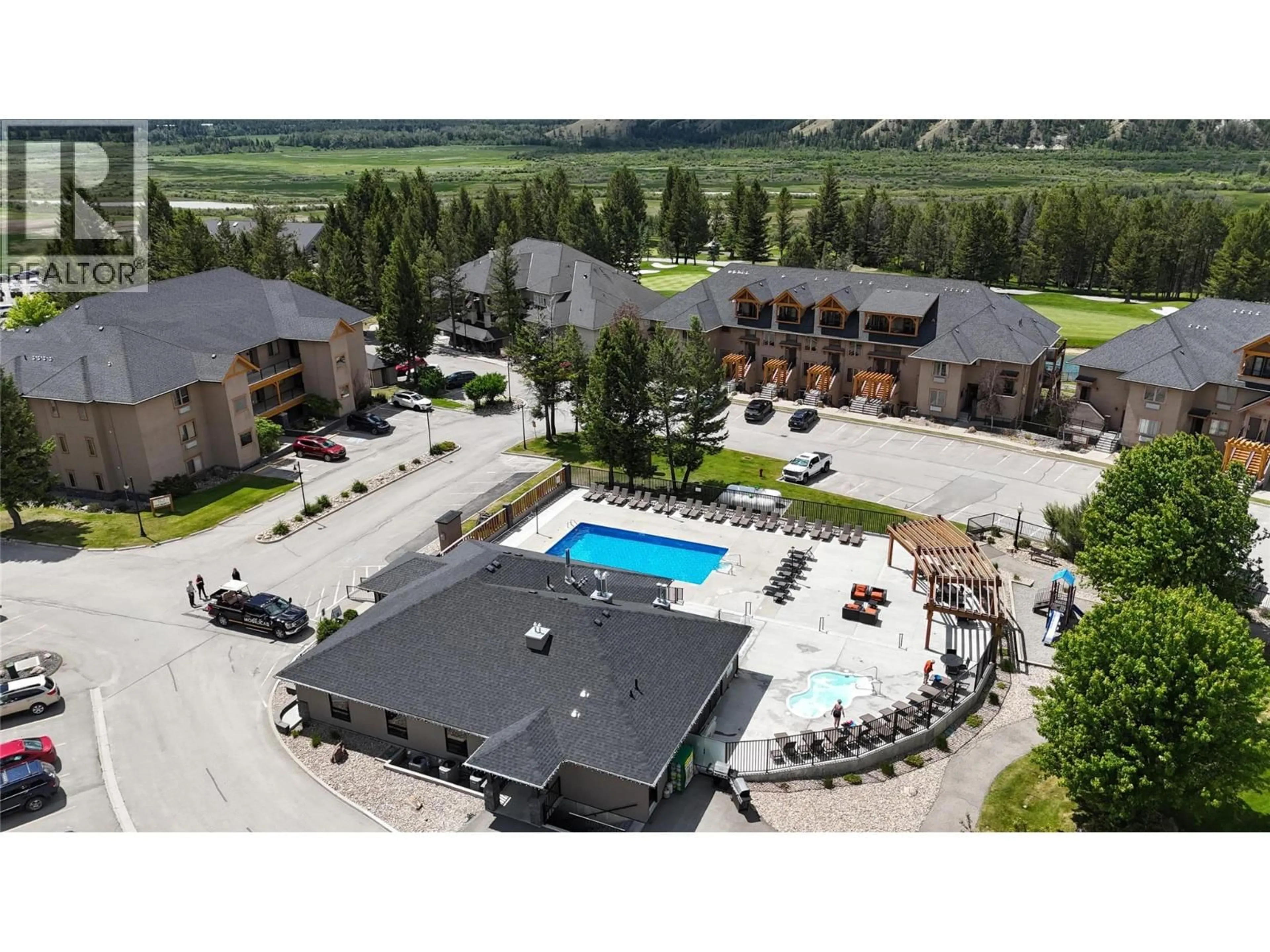 A pic from outside/outdoor area/front of a property/back of a property/a pic from drone, mountain view for 233 - 200 BIGHORN BOULEVARD, Radium Hot Springs British Columbia V0A1M0