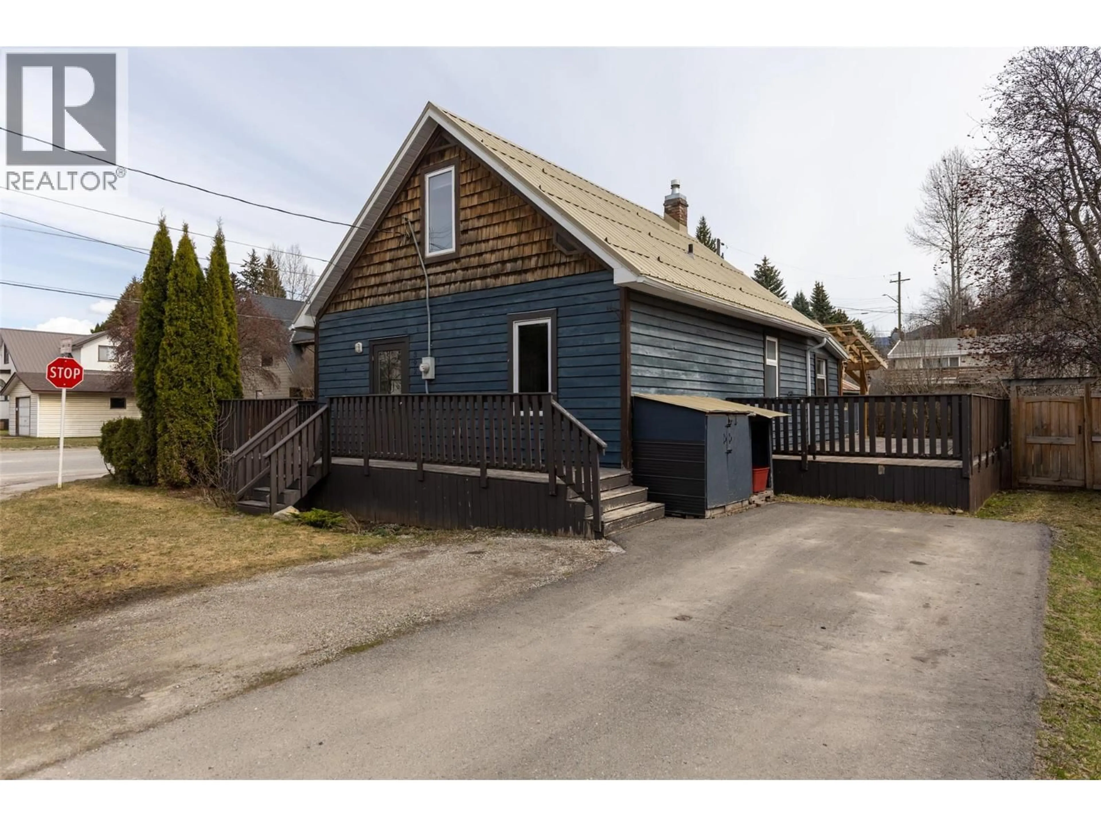 A pic from outside/outdoor area/front of a property/back of a property/a pic from drone, street for 392 6TH AVENUE, Fernie British Columbia V0B1M0