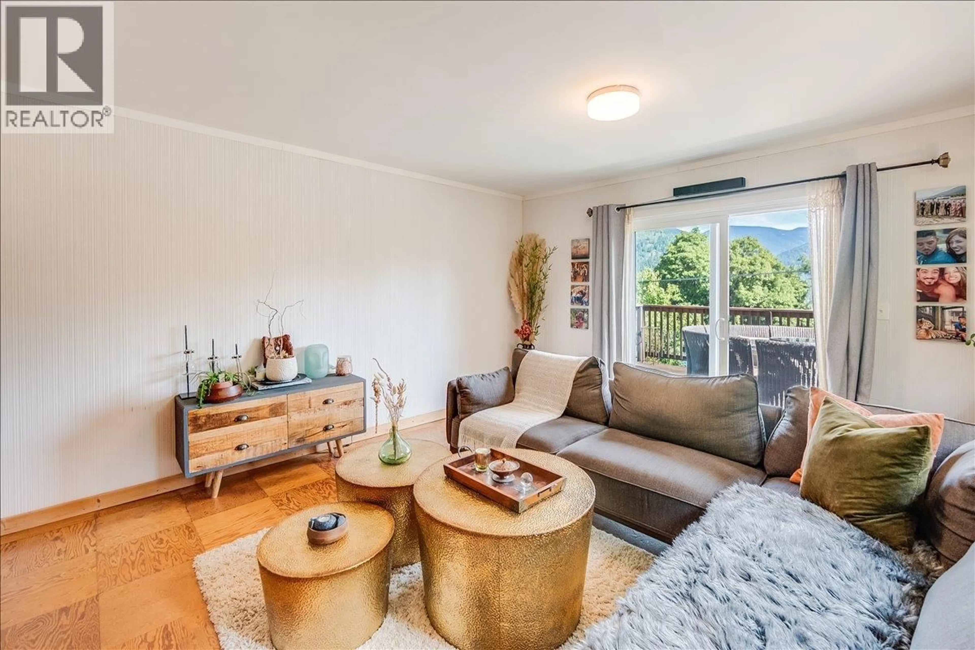 Living room with furniture, wood/laminate floor for 1835 GRANITE ROAD, Nelson British Columbia V1L6T8