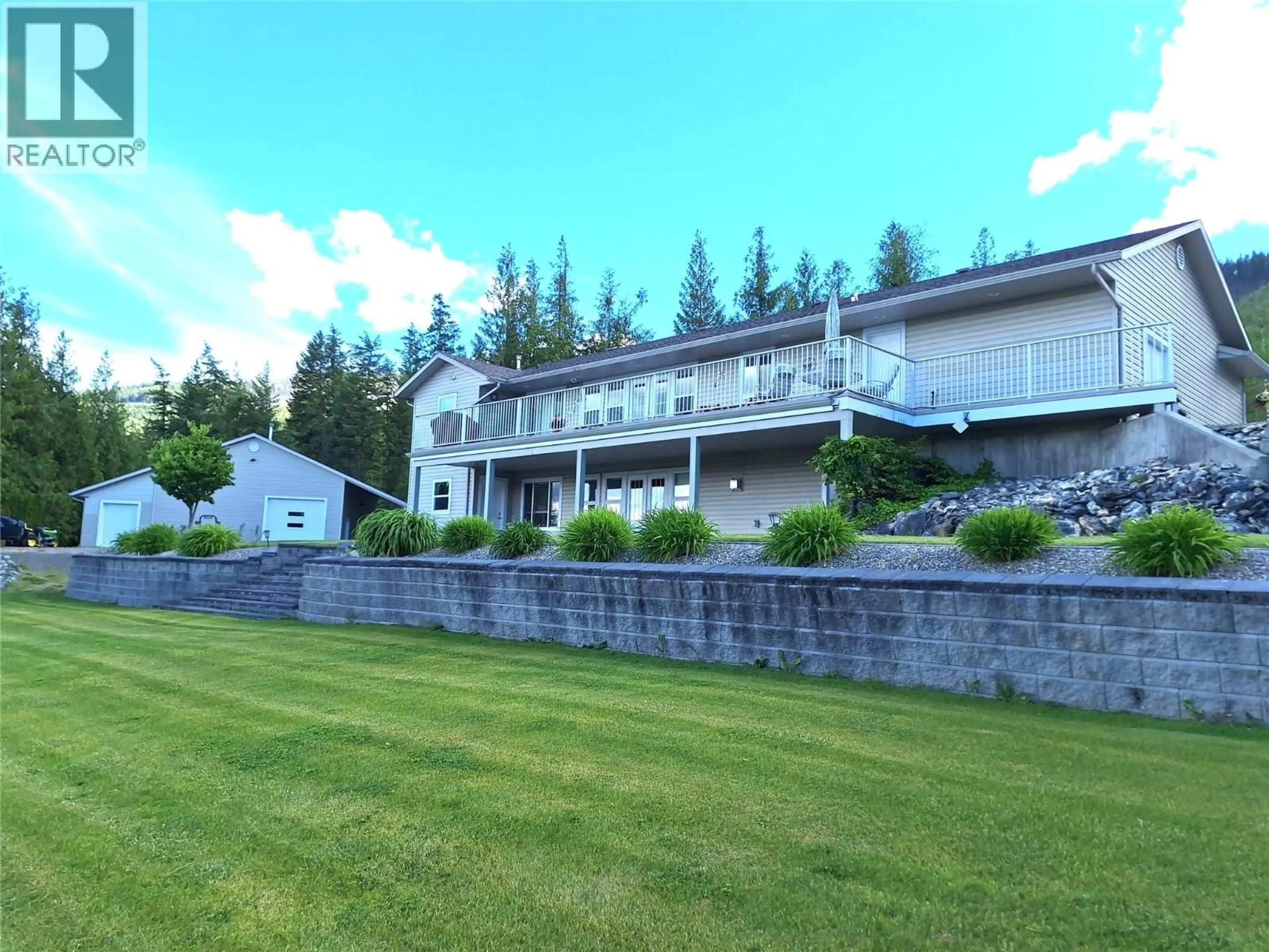 A pic from outside/outdoor area/front of a property/back of a property/a pic from drone, unknown for 1406 HUCKLEBERRY DRIVE, Sorrento British Columbia V0E2W1