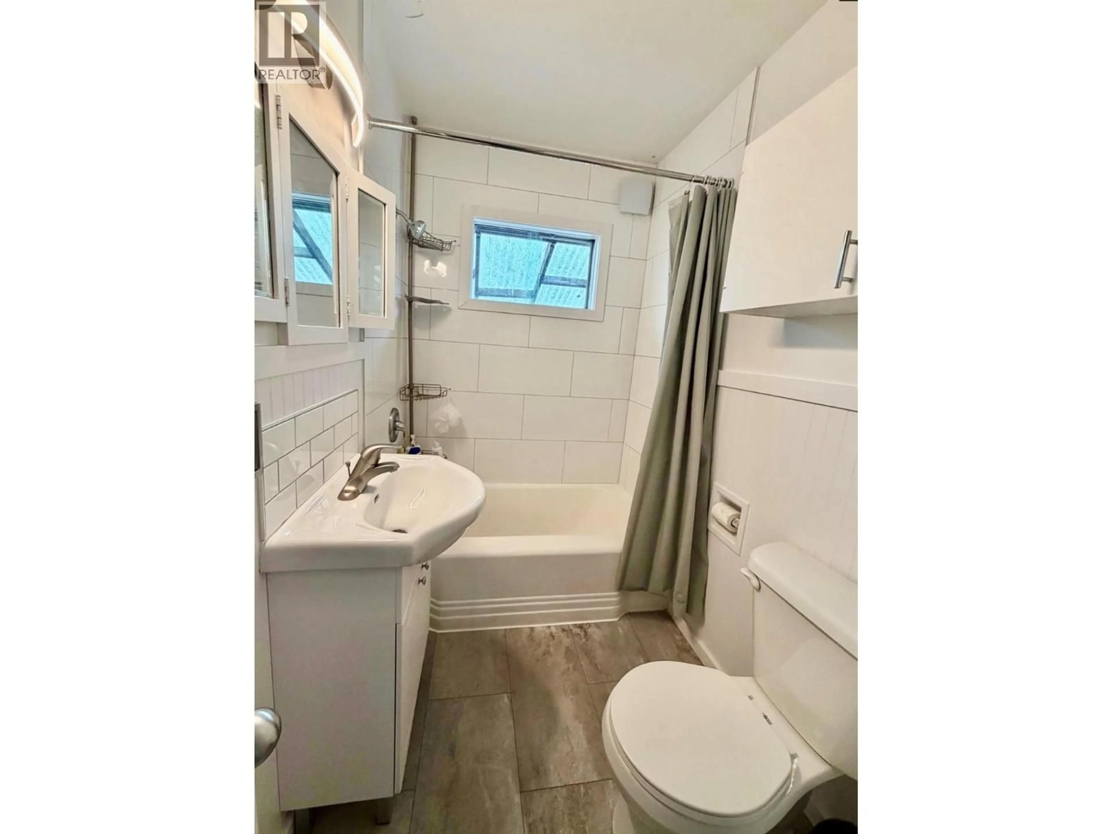 Standard bathroom, ceramic/tile floor for 3091 HIGHWAY DRIVE, Trail British Columbia V1R2T2