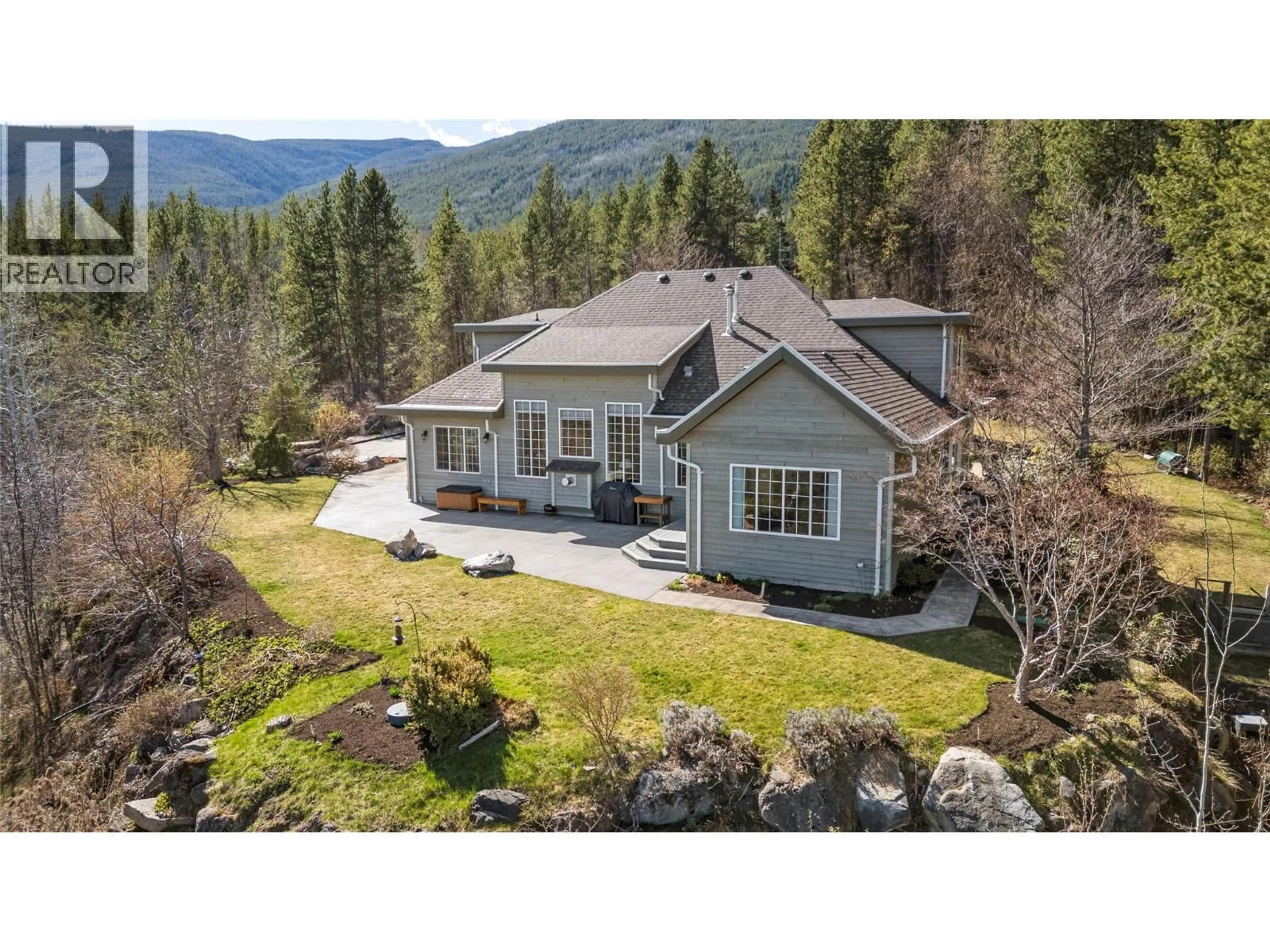 A pic from outside/outdoor area/front of a property/back of a property/a pic from drone, mountain view for 3800 60 STREET NORTHWEST, Salmon Arm British Columbia V1E3A8