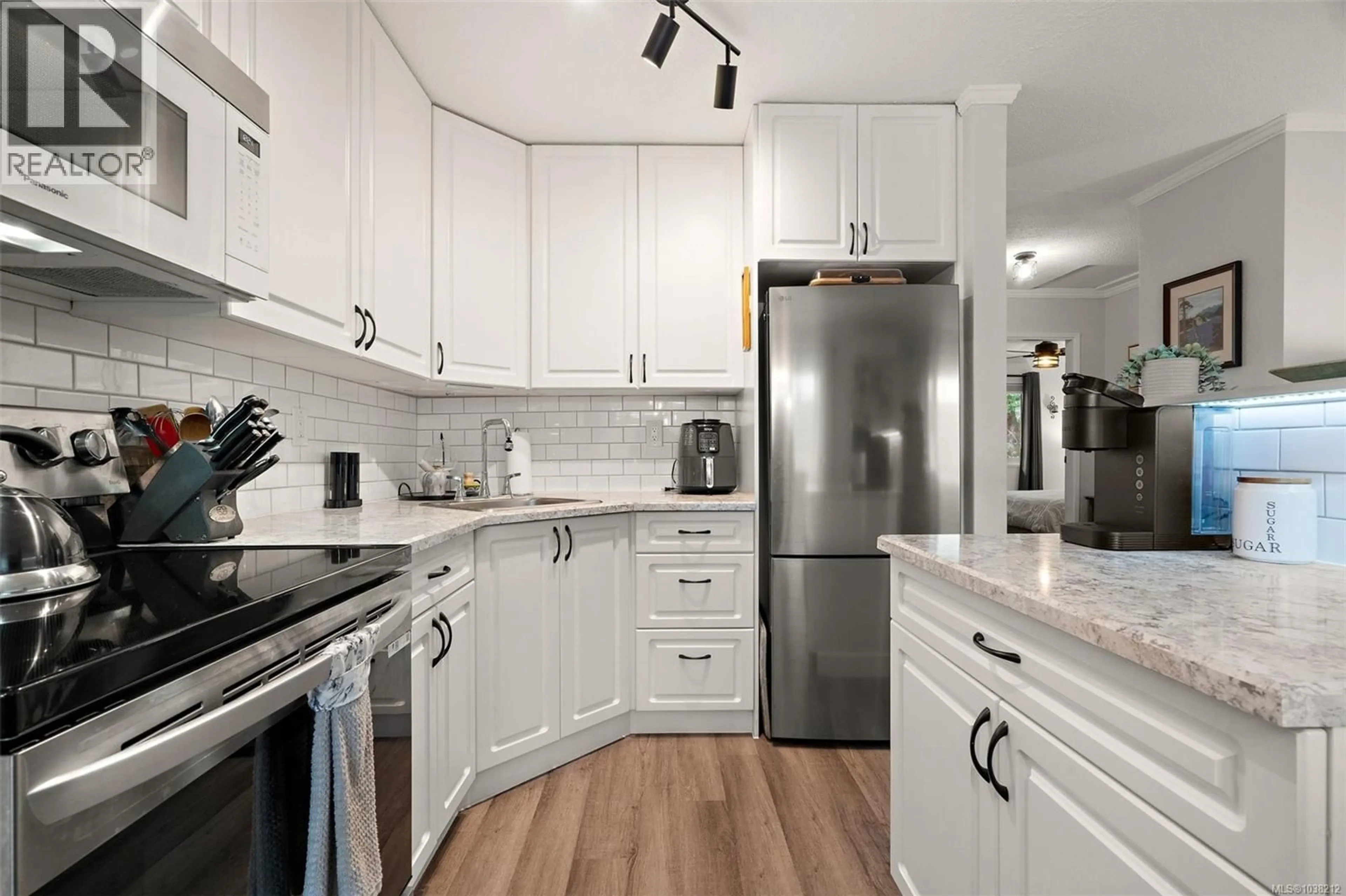 Standard kitchen, unknown for 4 - 961 TRUNK ROAD, Duncan British Columbia V9L2R9
