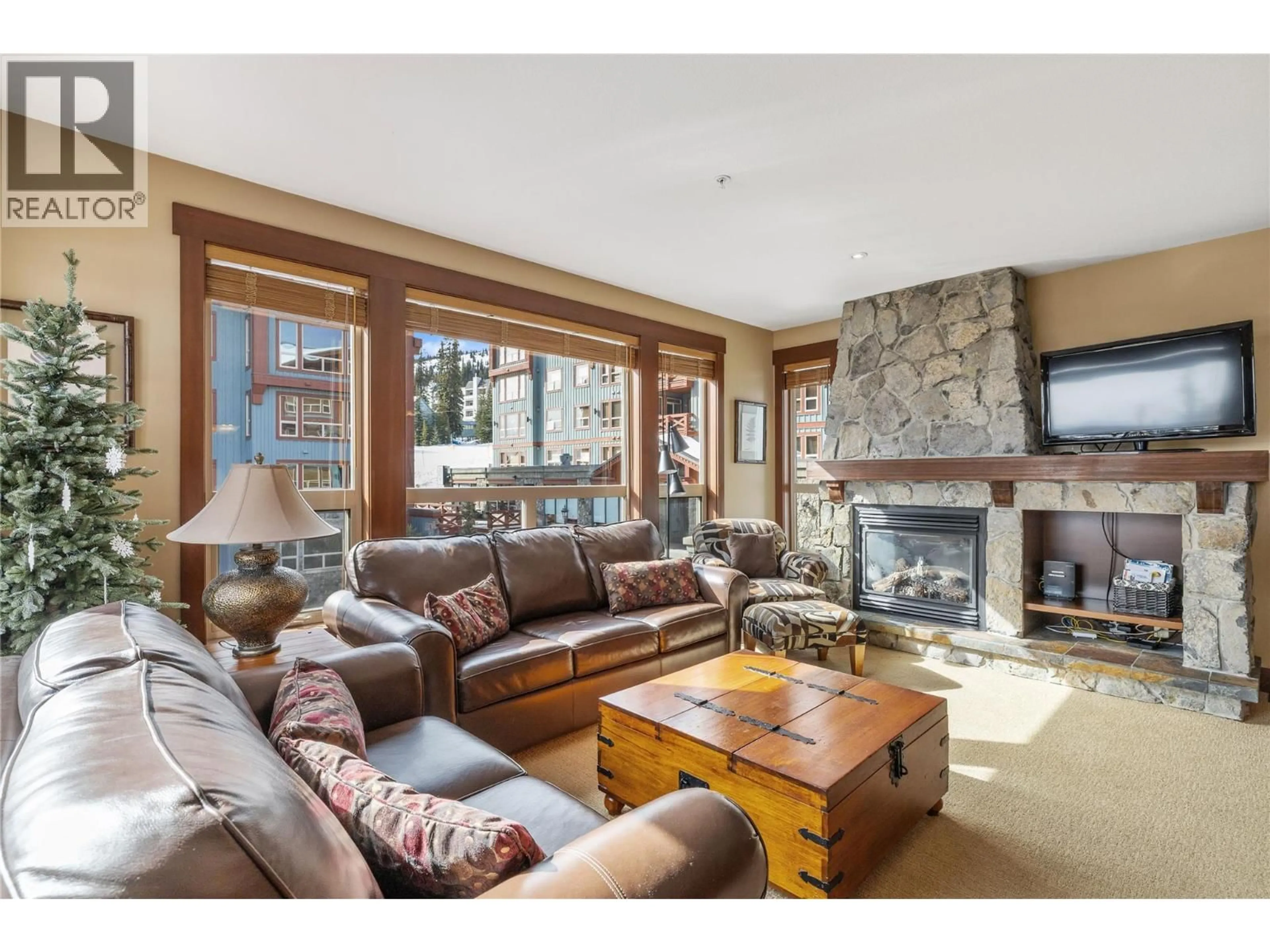 Living room with furniture, unknown for 201 - 5259 BIG WHITE ROAD, Big White British Columbia V1P1P3