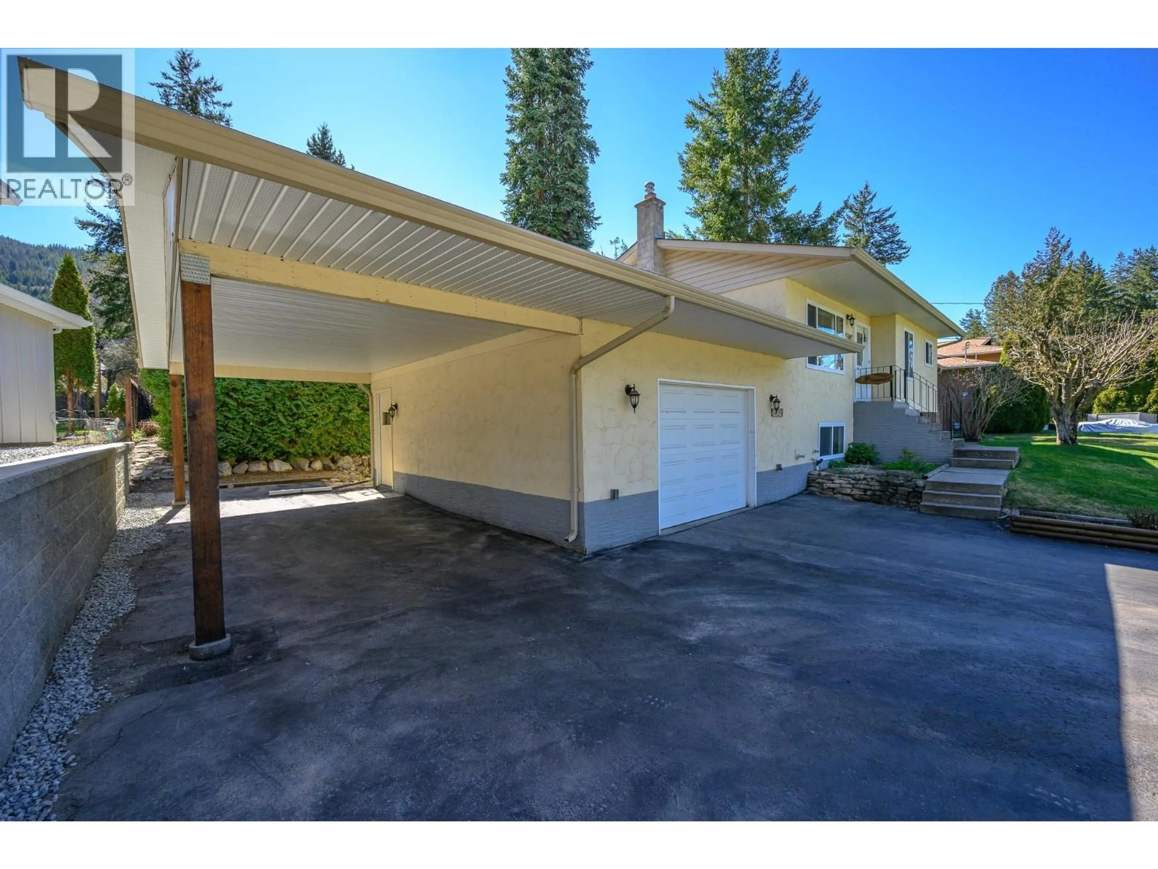 Indoor garage for 3415 LOCKHART DRIVE, Spallumcheen British Columbia V4Y0S8