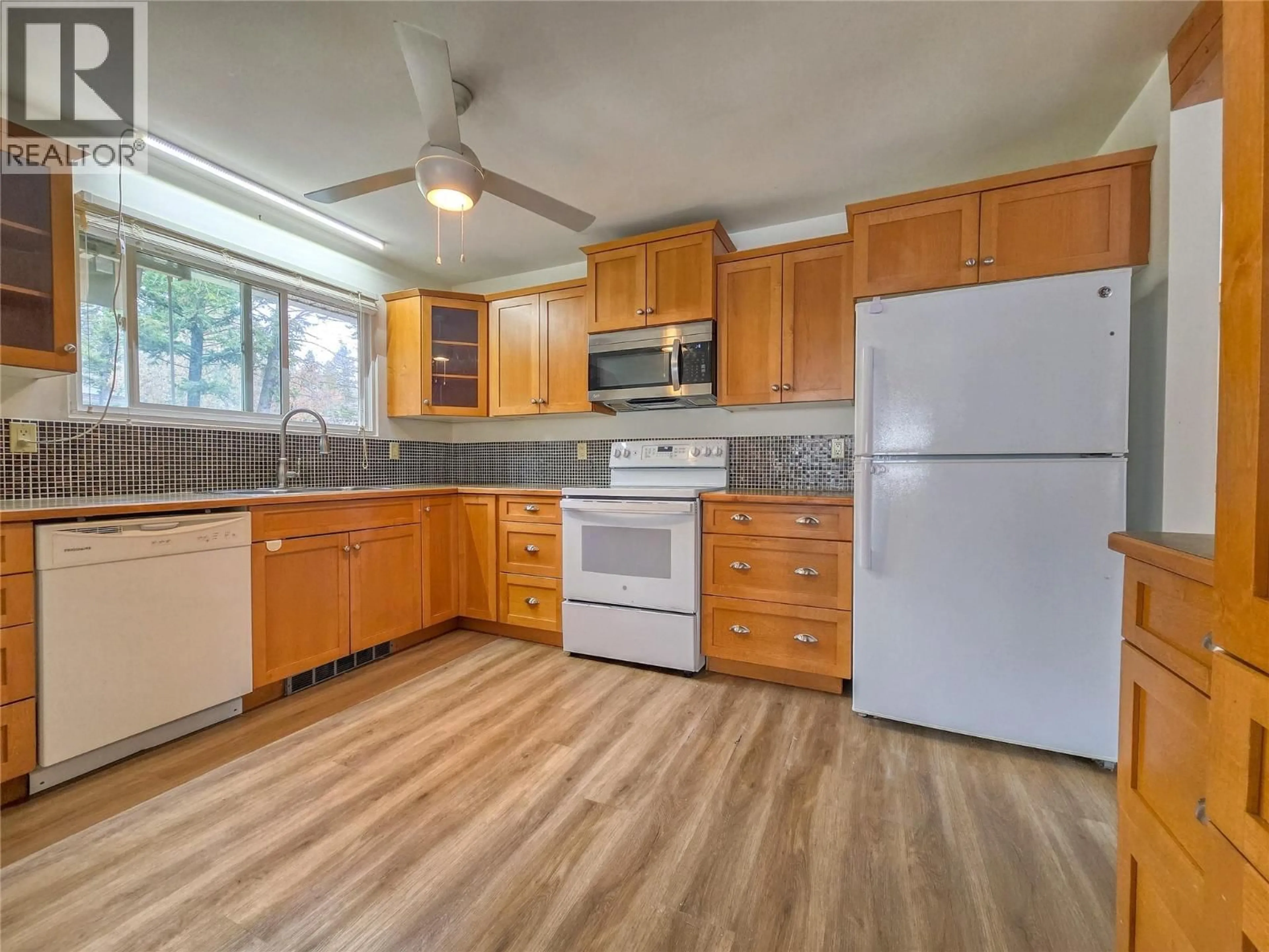 Standard kitchen, unknown for 1502 10TH AVENUE, Invermere British Columbia v0a1k0