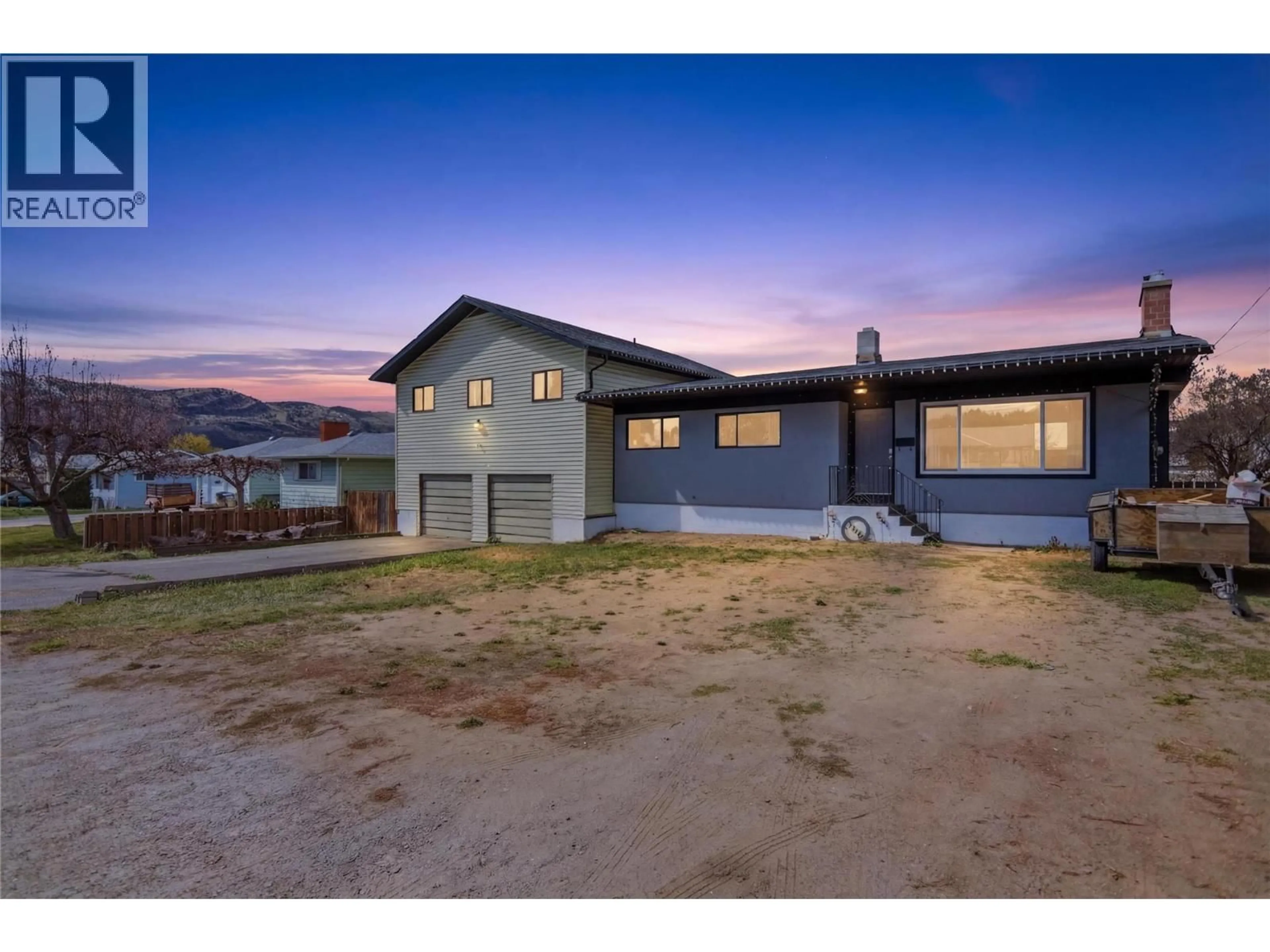 A pic from outside/outdoor area/front of a property/back of a property/a pic from drone, street for 1178 BENTLEY PLACE, Kamloops British Columbia V2B5M5