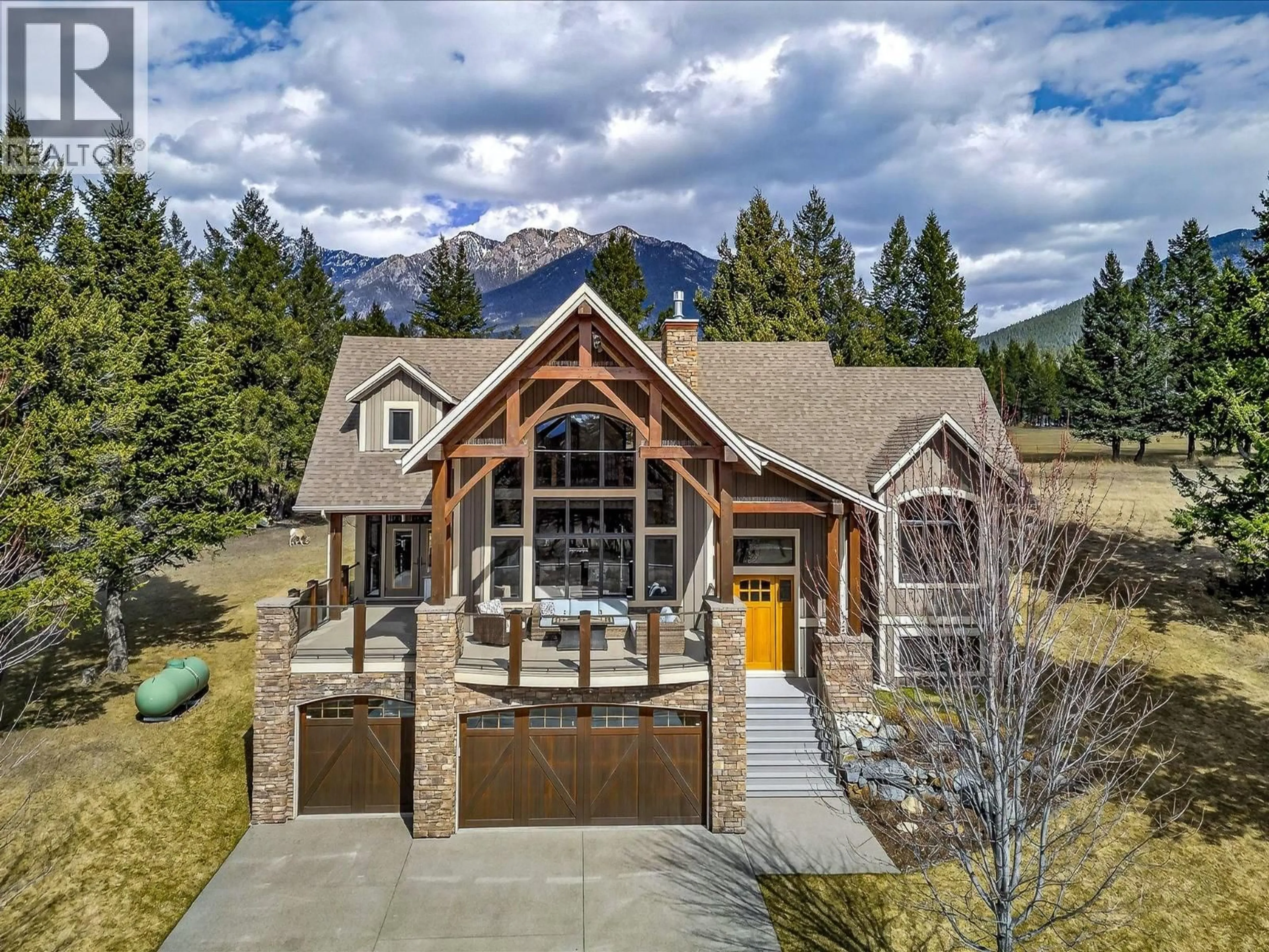 A pic from outside/outdoor area/front of a property/back of a property/a pic from drone, mountain view for 7540 SPRINGS TERRACE, Radium Hot Springs British Columbia V0A1M0