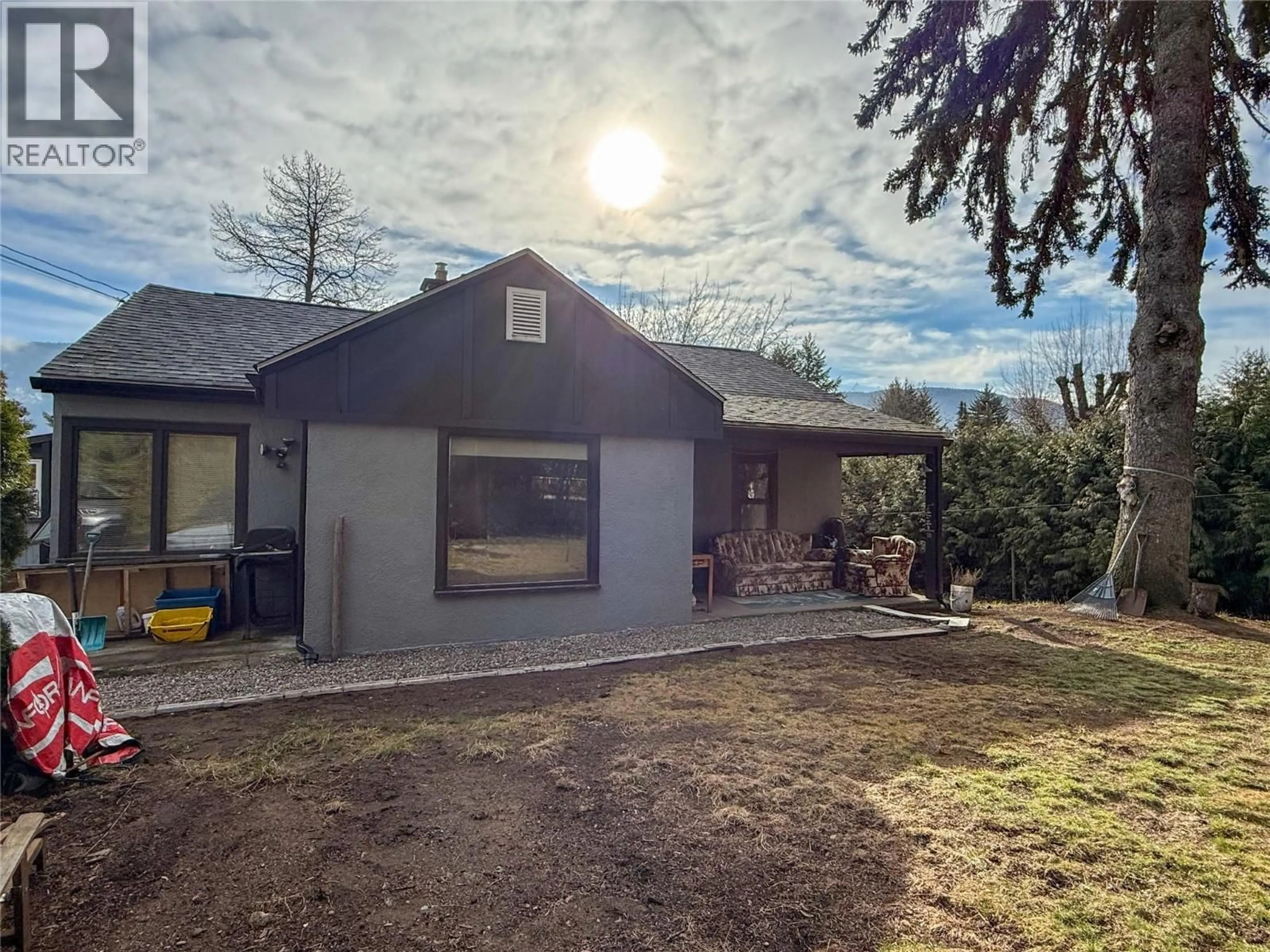 A pic from outside/outdoor area/front of a property/back of a property/a pic from drone, street for 2533 COLUMBIA AVENUE, Castlegar British Columbia V1N2X4