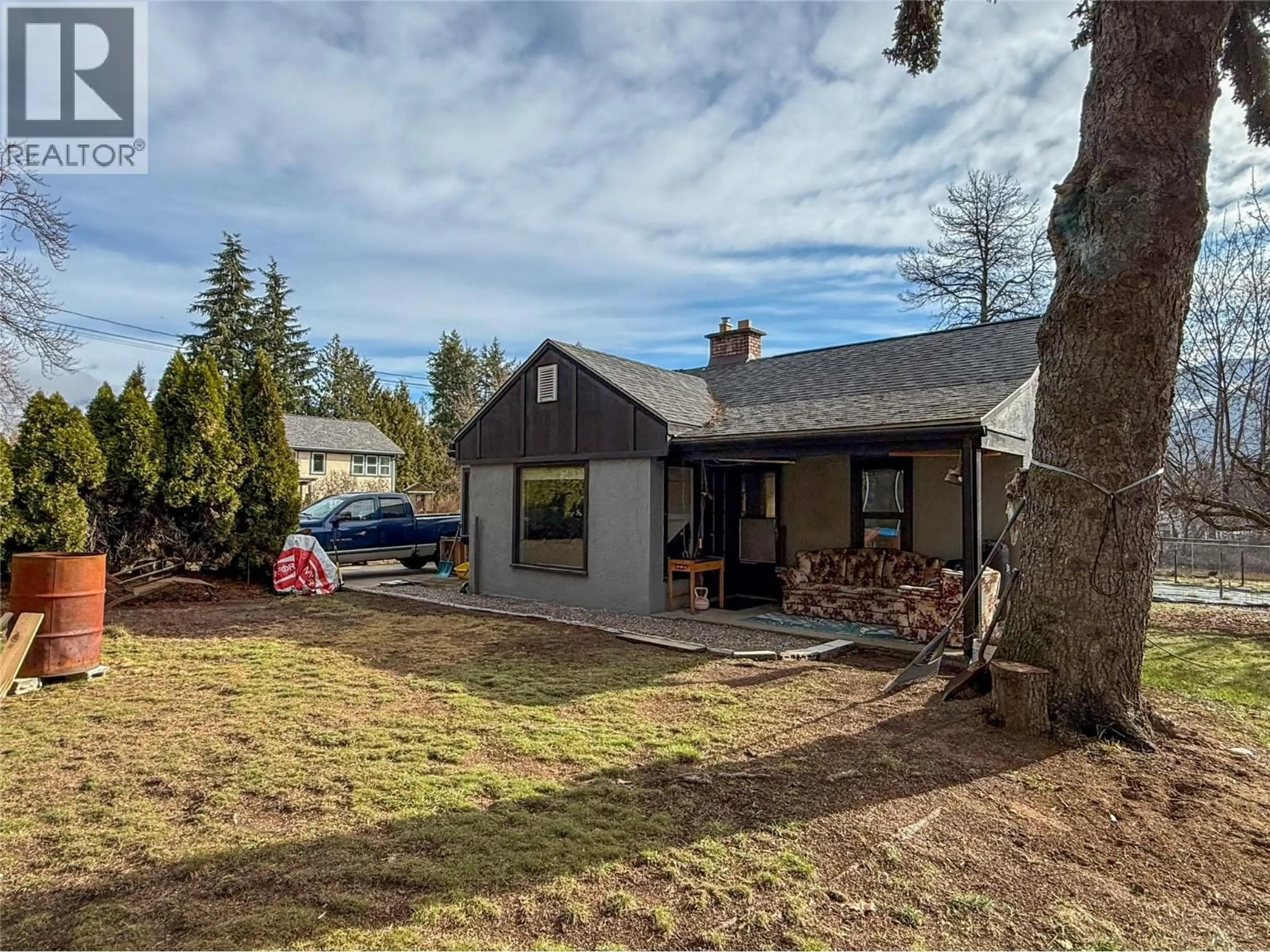 A pic from outside/outdoor area/front of a property/back of a property/a pic from drone, street for 2533 COLUMBIA AVENUE, Castlegar British Columbia V1N2X4