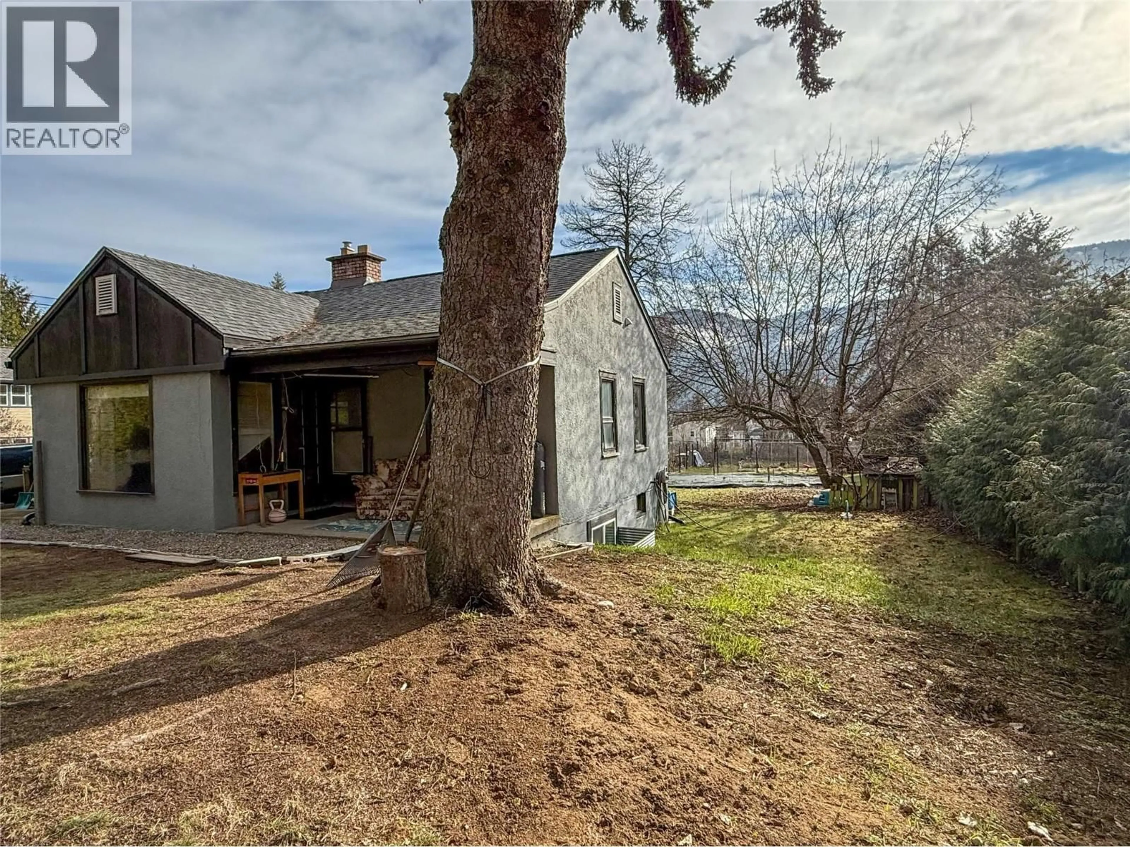 A pic from outside/outdoor area/front of a property/back of a property/a pic from drone, street for 2533 COLUMBIA AVENUE, Castlegar British Columbia V1N2X4