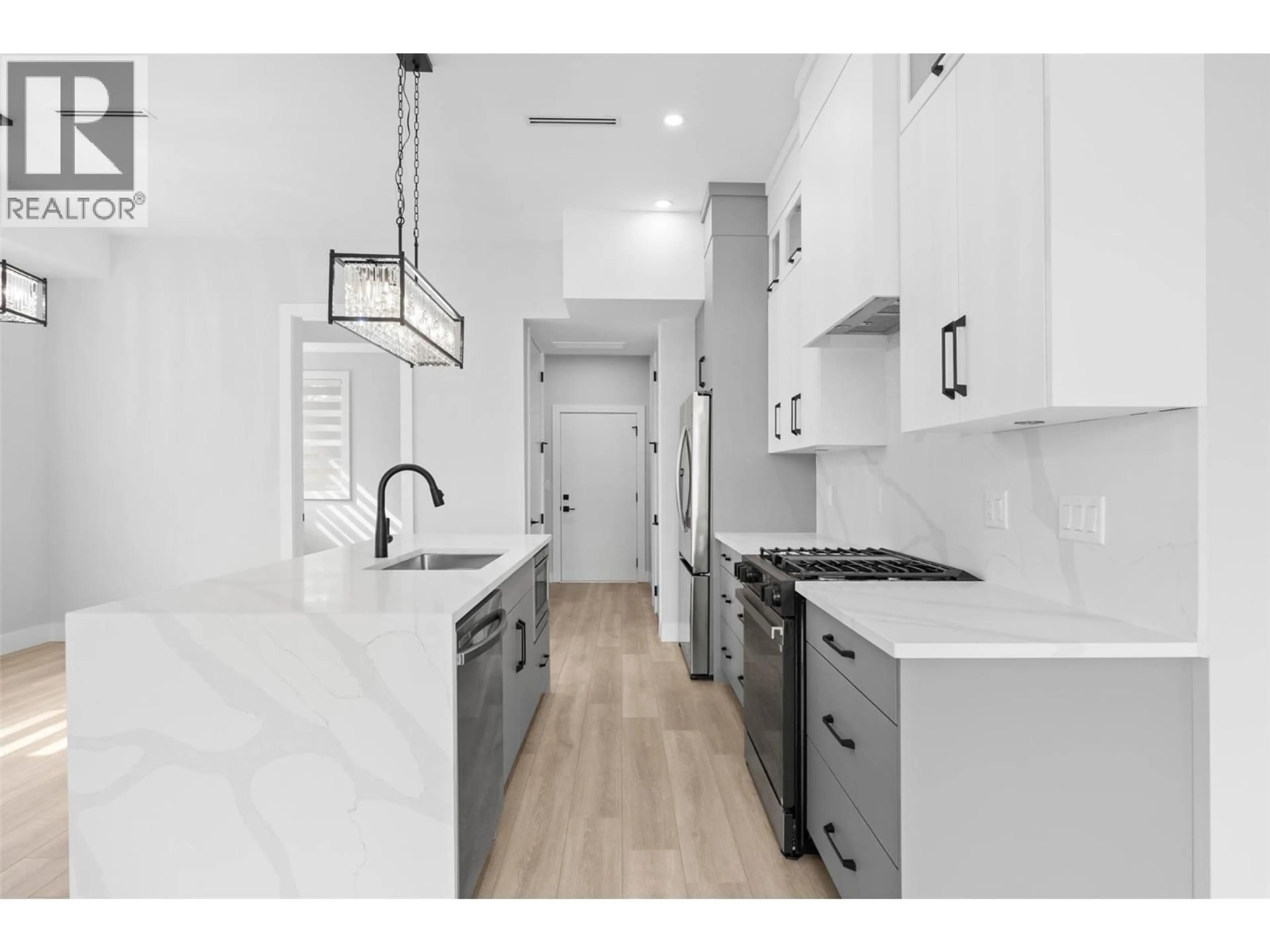 Open concept kitchen, ceramic/tile floor for 2 - 954 STOCKWELL AVENUE, Kelowna British Columbia V1Y6W2