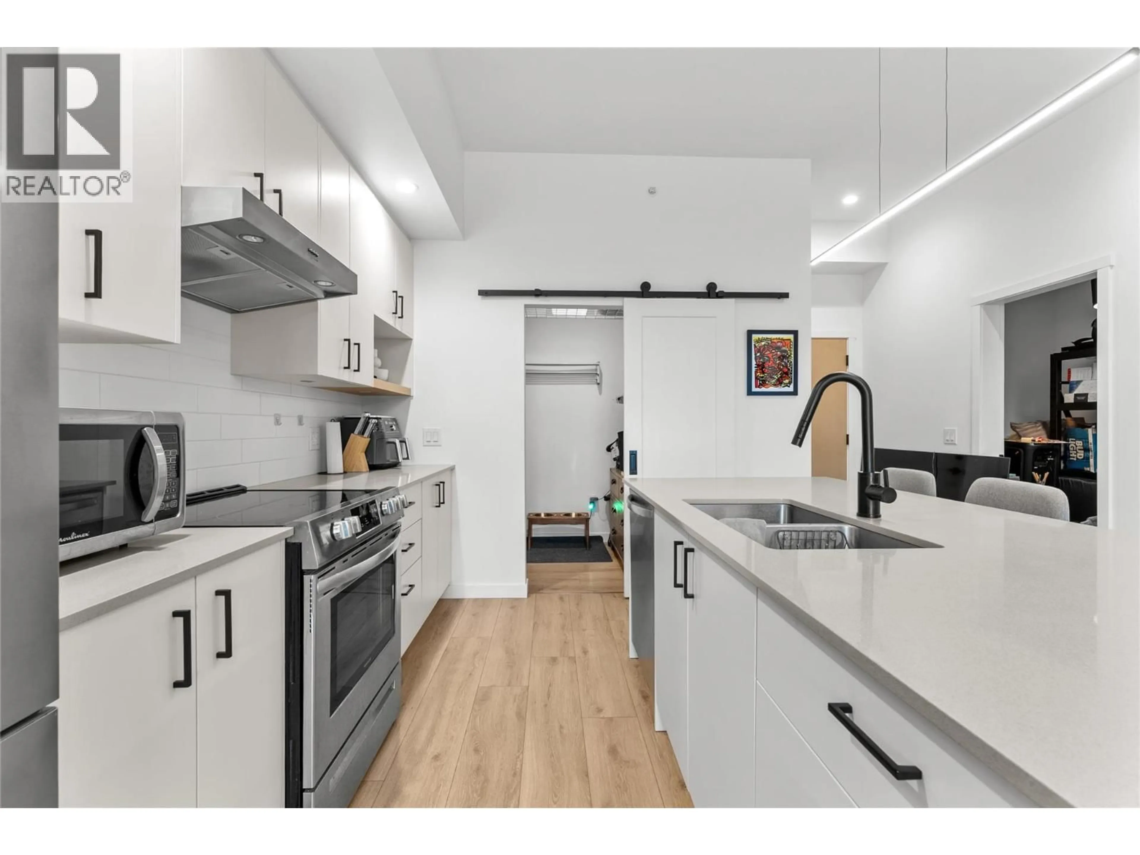 Standard kitchen, unknown for 609 - 660 CAWSTON AVENUE NORTH, Kelowna British Columbia V1Y2L1