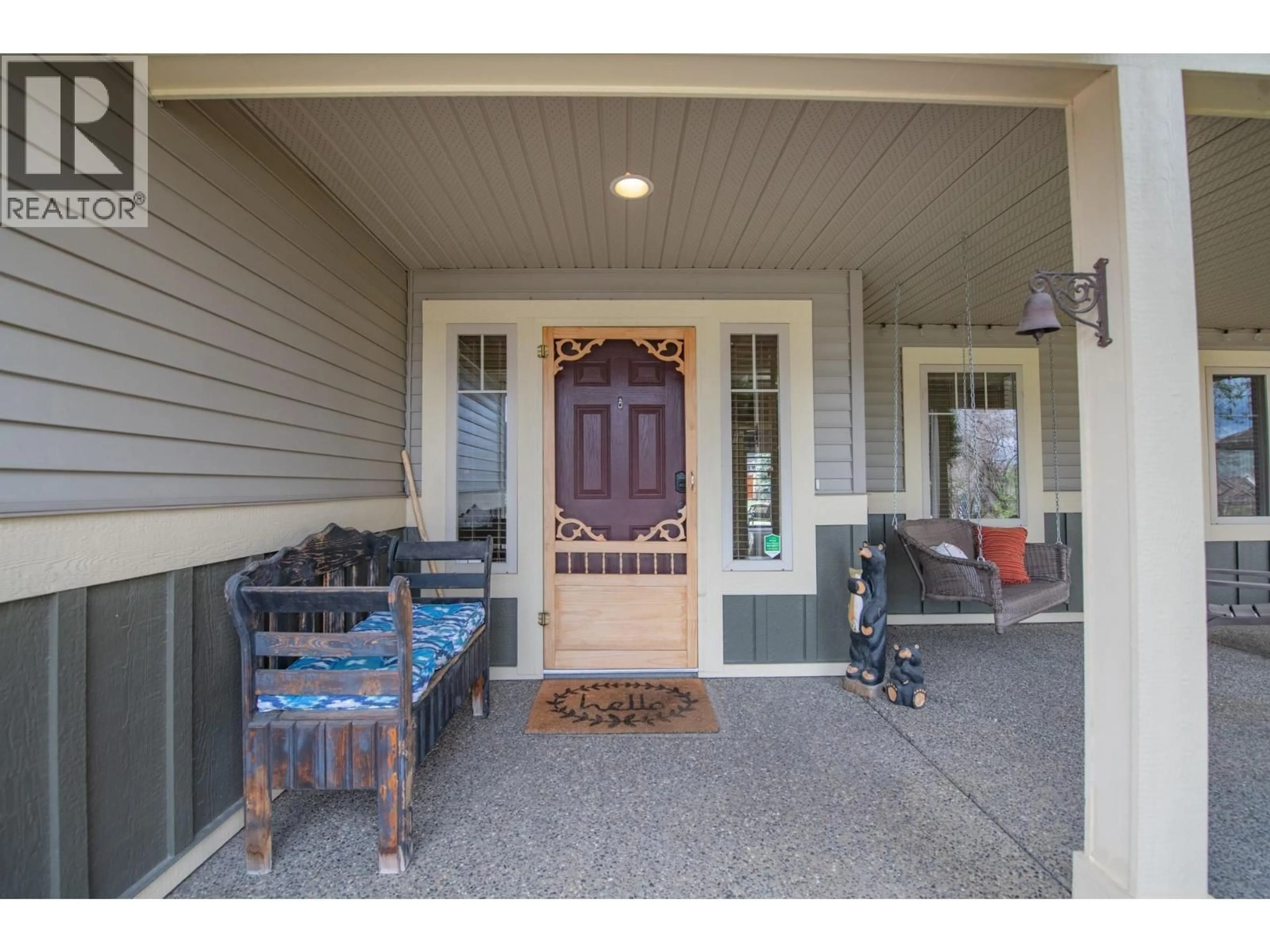 Indoor entryway for 523 MIDDLETON WAY, Coldstream British Columbia V1B3Z8