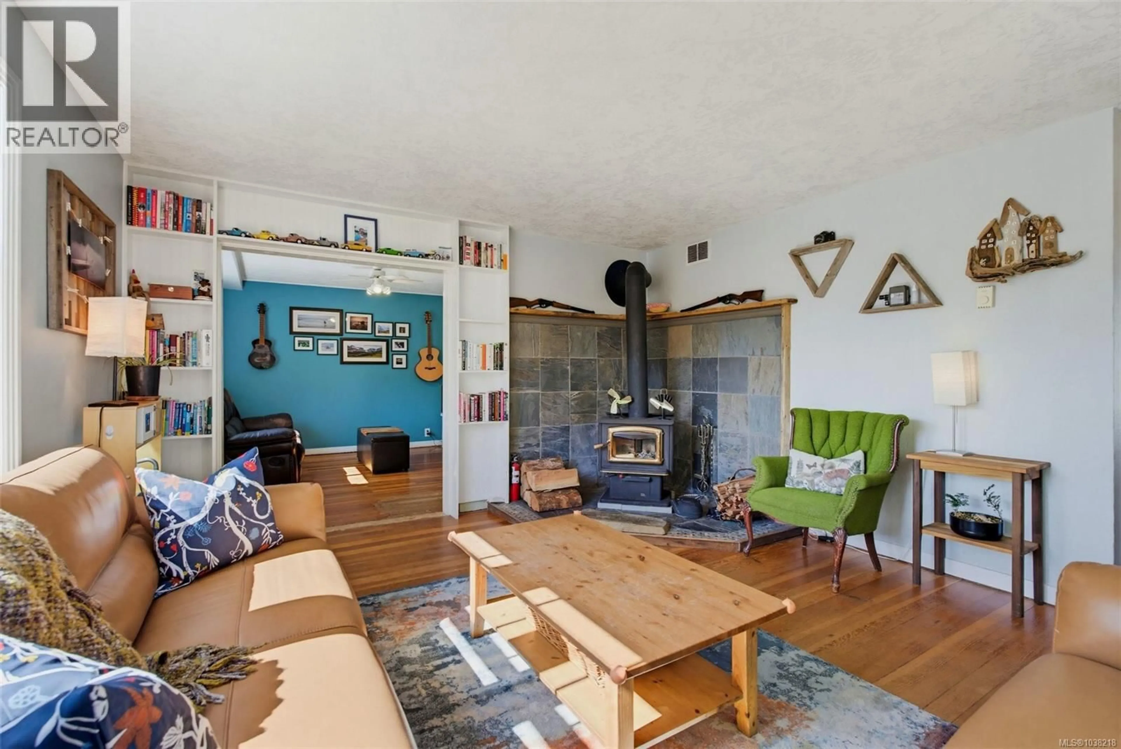 Living room with furniture, unknown for 37 COWICHAN AVENUE WEST, Lake Cowichan British Columbia V0R2G0