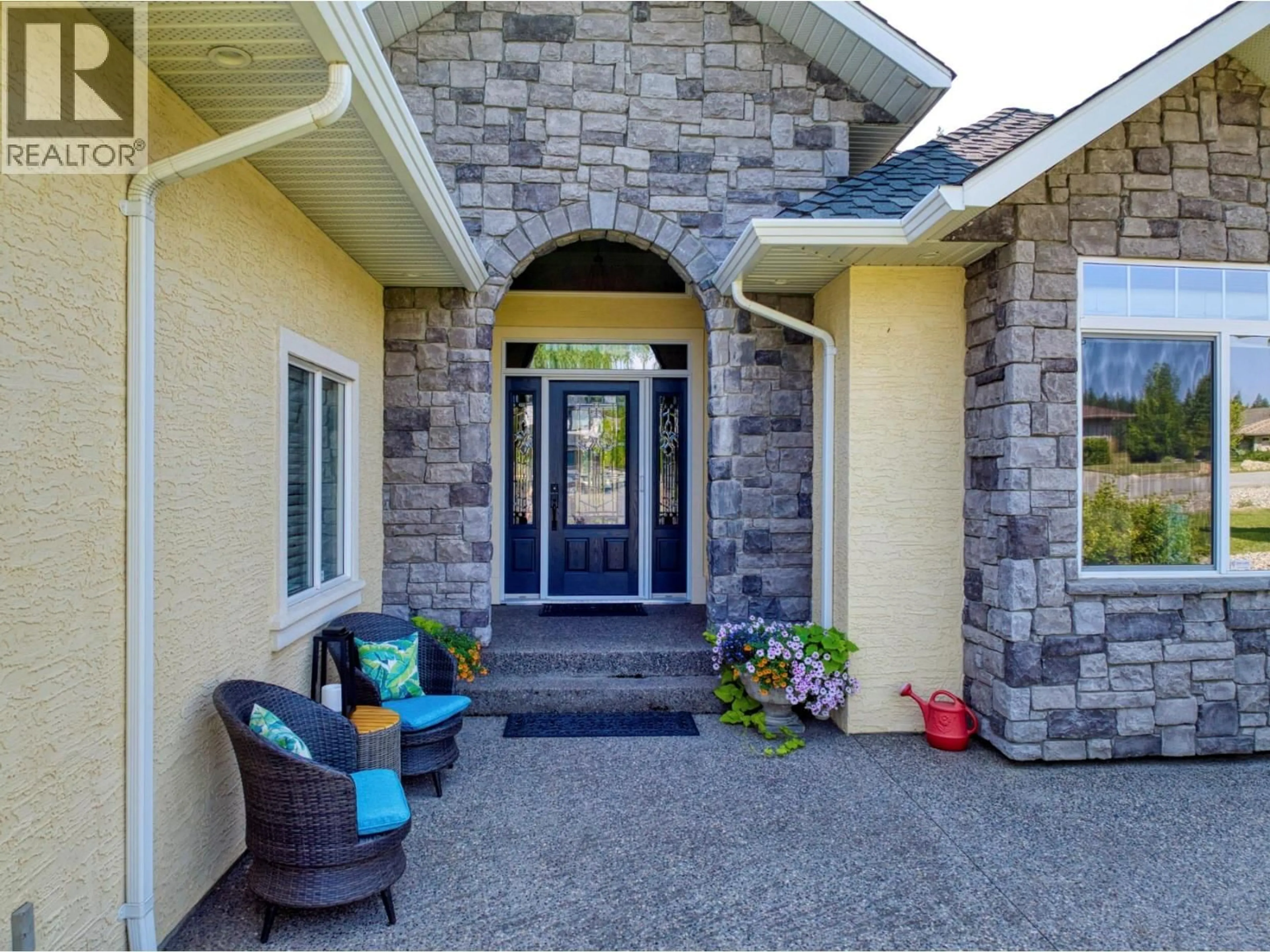 Indoor entryway for 2728 VALLEYVIEW DRIVE, Blind Bay British Columbia V0E1H2