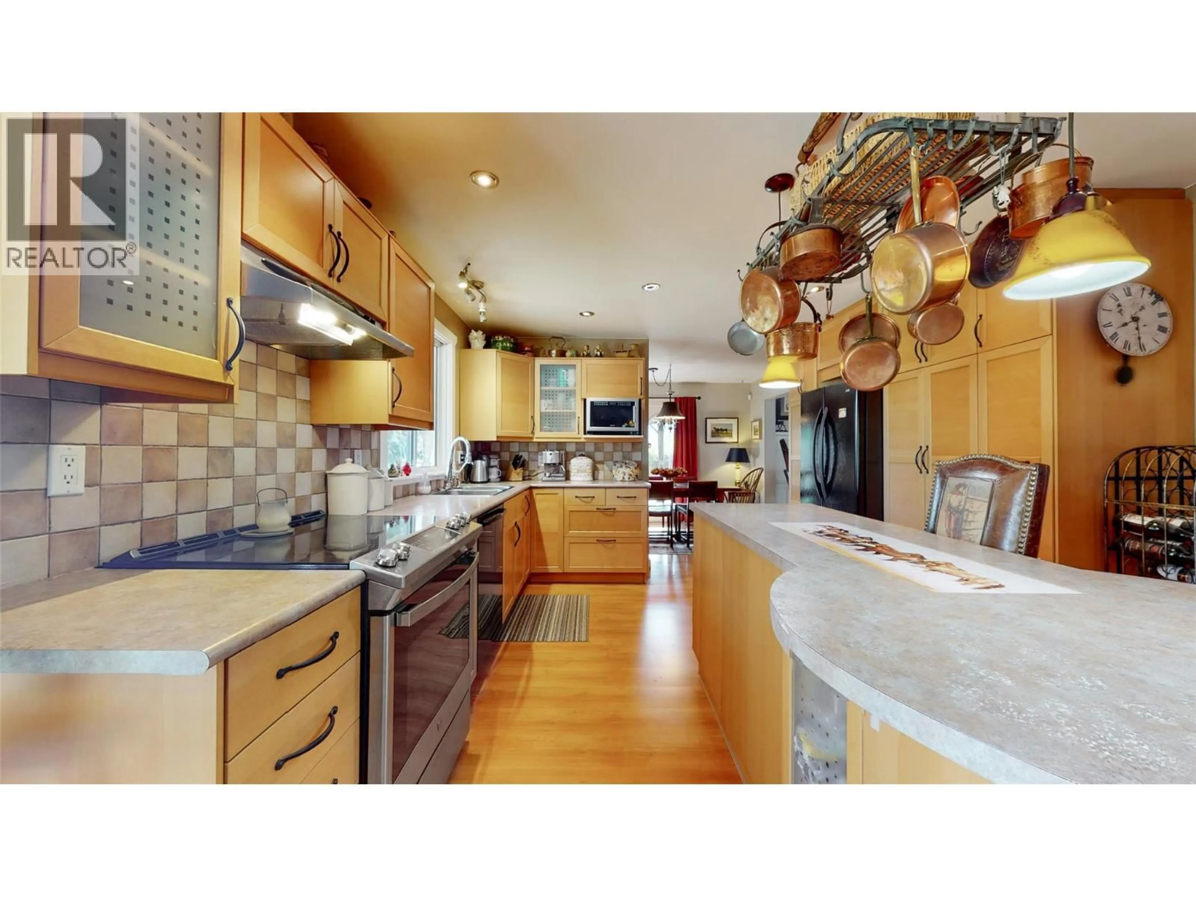 Open concept kitchen, ceramic/tile floor for 205 GREASEWOOD AVENUE, Oliver British Columbia V0H1T1