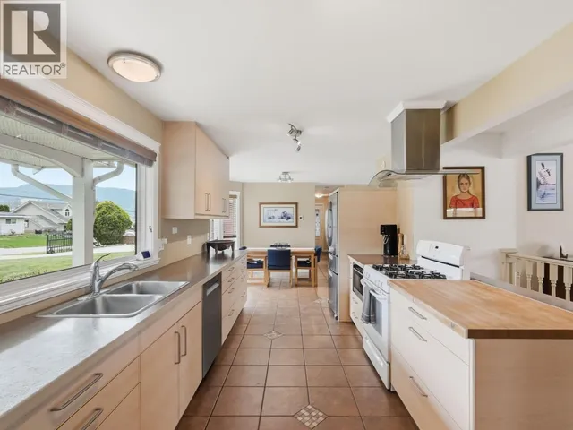 855 ROSS AVENUE, Penticton 3