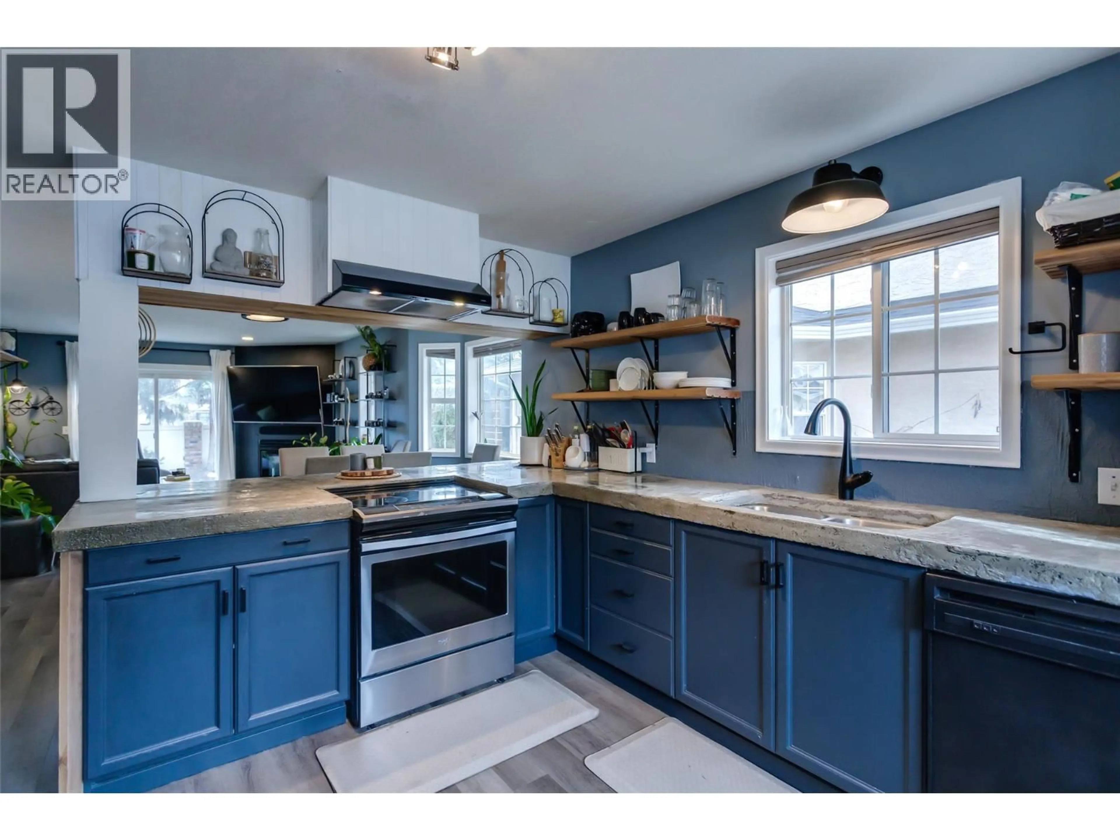 Open concept kitchen, ceramic/tile floor for 5 - 527 YATES ROAD, Kelowna British Columbia V1V1Z5