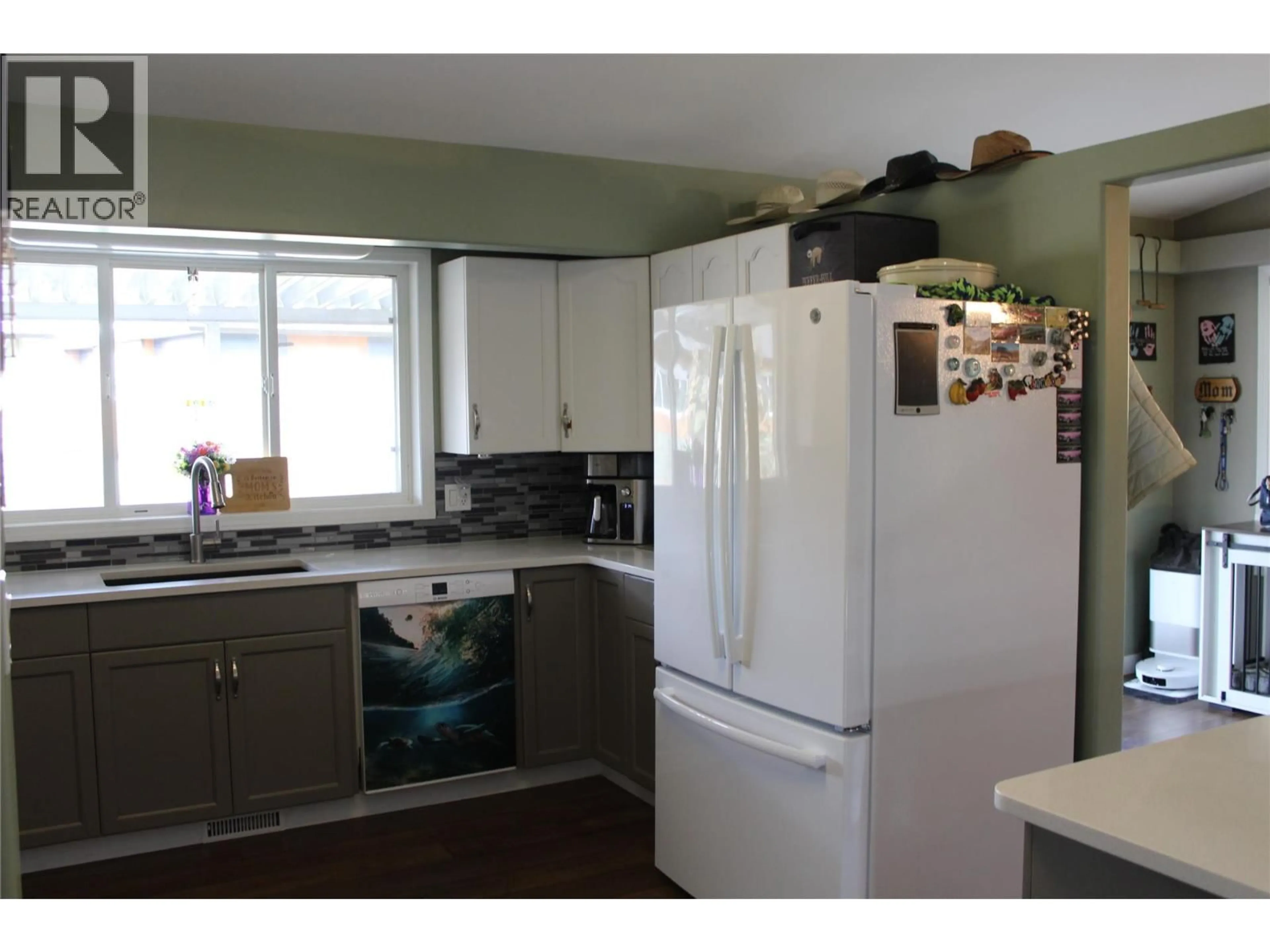 Standard kitchen, unknown for 1021 12 AVENUE SOUTHEAST, Salmon Arm British Columbia V1E2C8