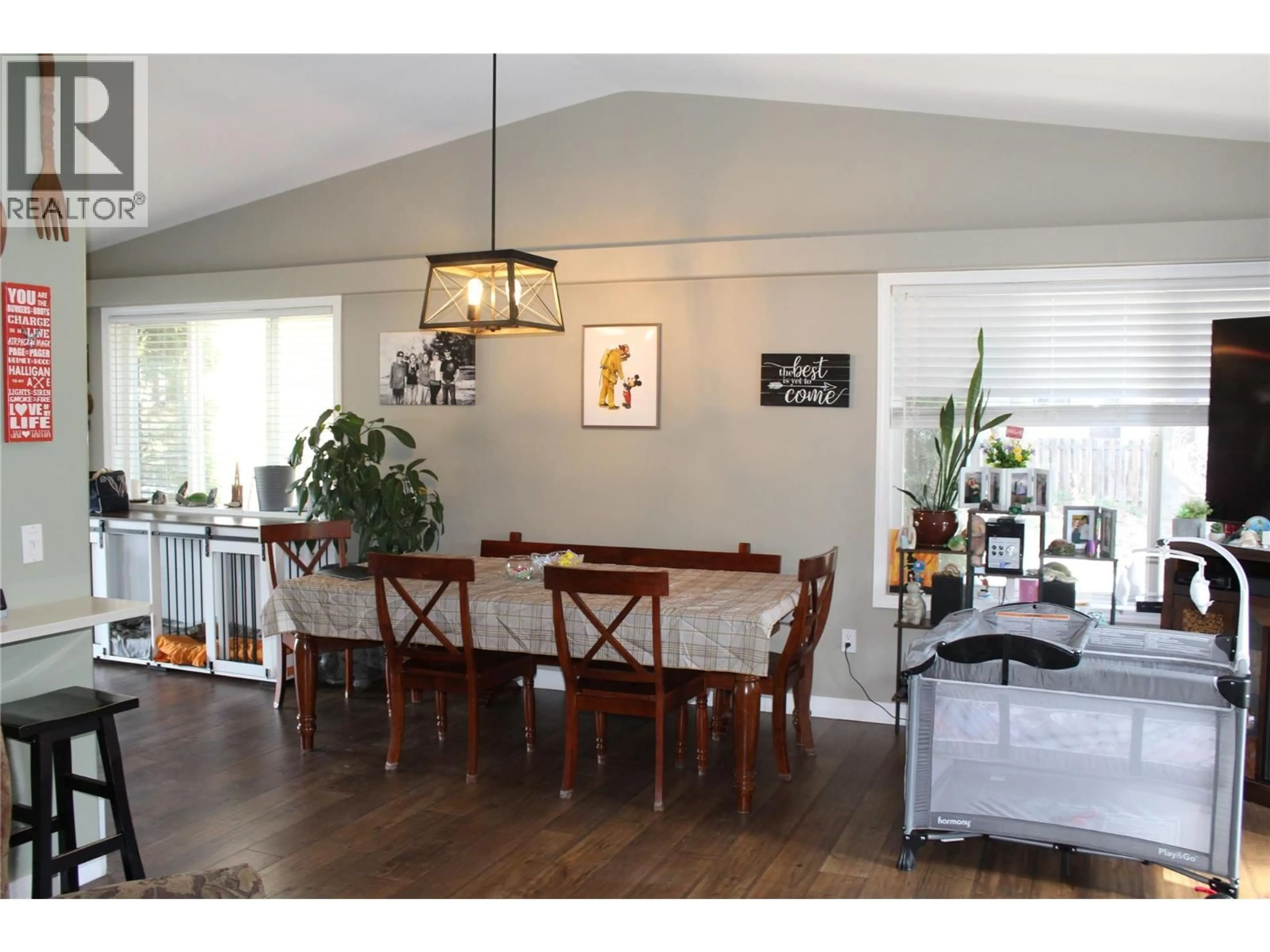 Dining room, wood/laminate floor for 1021 12 AVENUE SOUTHEAST, Salmon Arm British Columbia V1E2C8