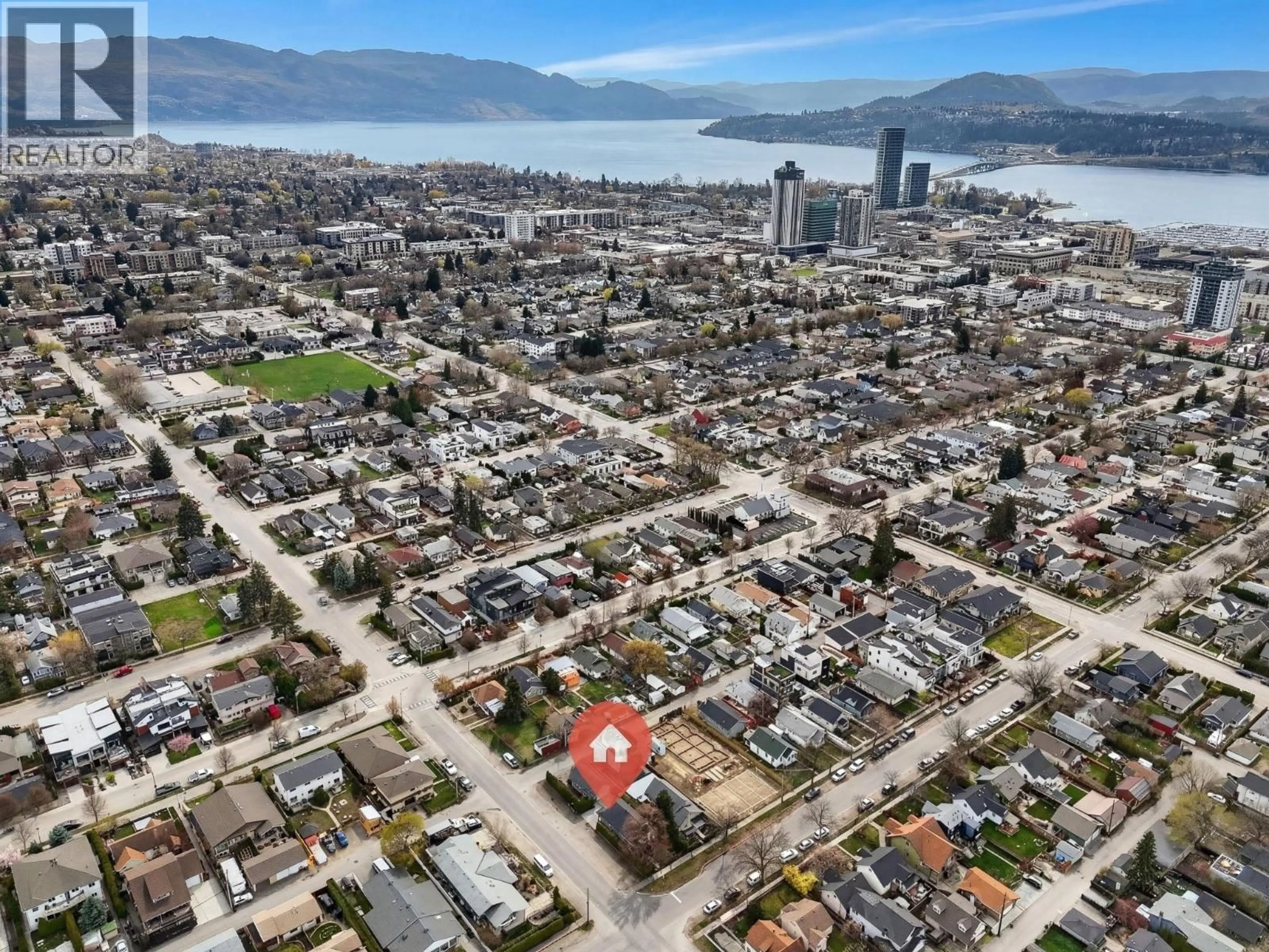 A pic from outside/outdoor area/front of a property/back of a property/a pic from drone, street for 991 CORONATION AVENUE, Kelowna British Columbia V1Y7A6