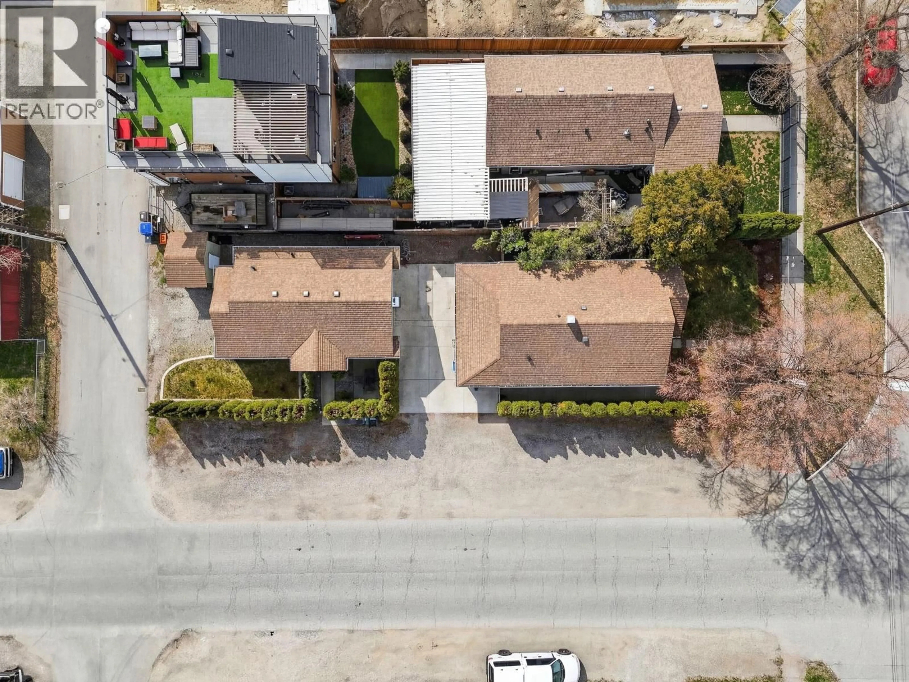 A pic from outside/outdoor area/front of a property/back of a property/a pic from drone, street for 991 CORONATION AVENUE, Kelowna British Columbia V1Y7A6