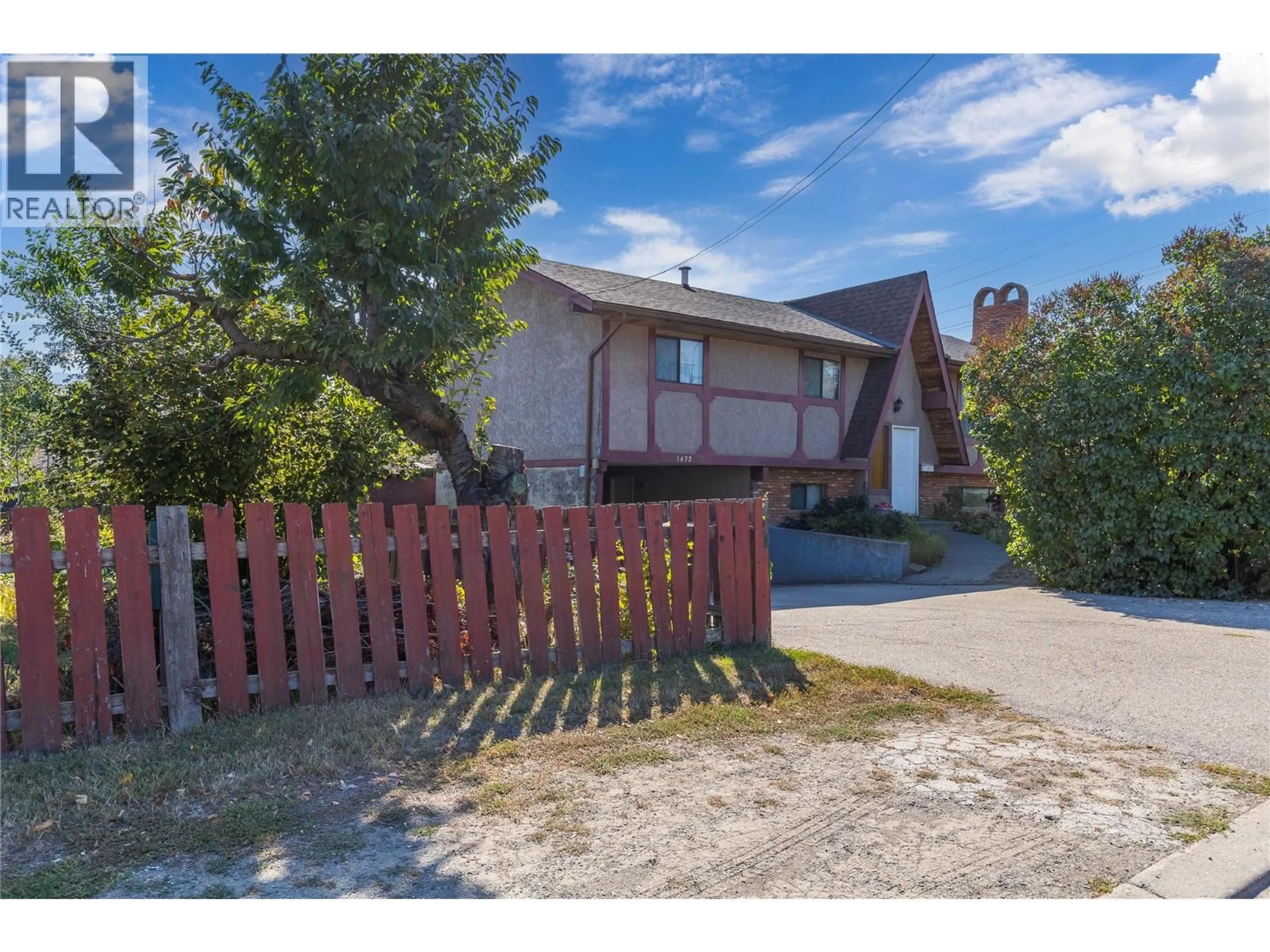 A pic from outside/outdoor area/front of a property/back of a property/a pic from drone, street for 1472 25 AVENUE, Vernon British Columbia V1T1M5