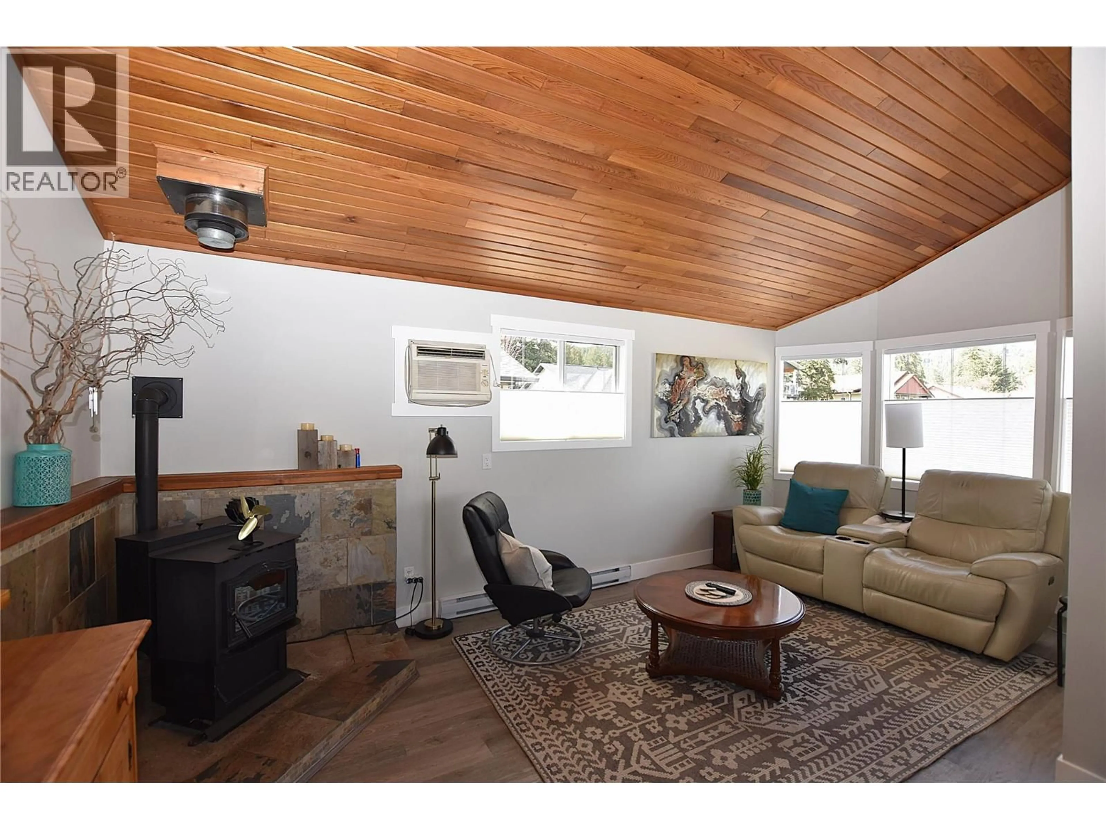 Living room with furniture, wood/laminate floor for 191 FALCON AVENUE, Vernon British Columbia V1H2A1